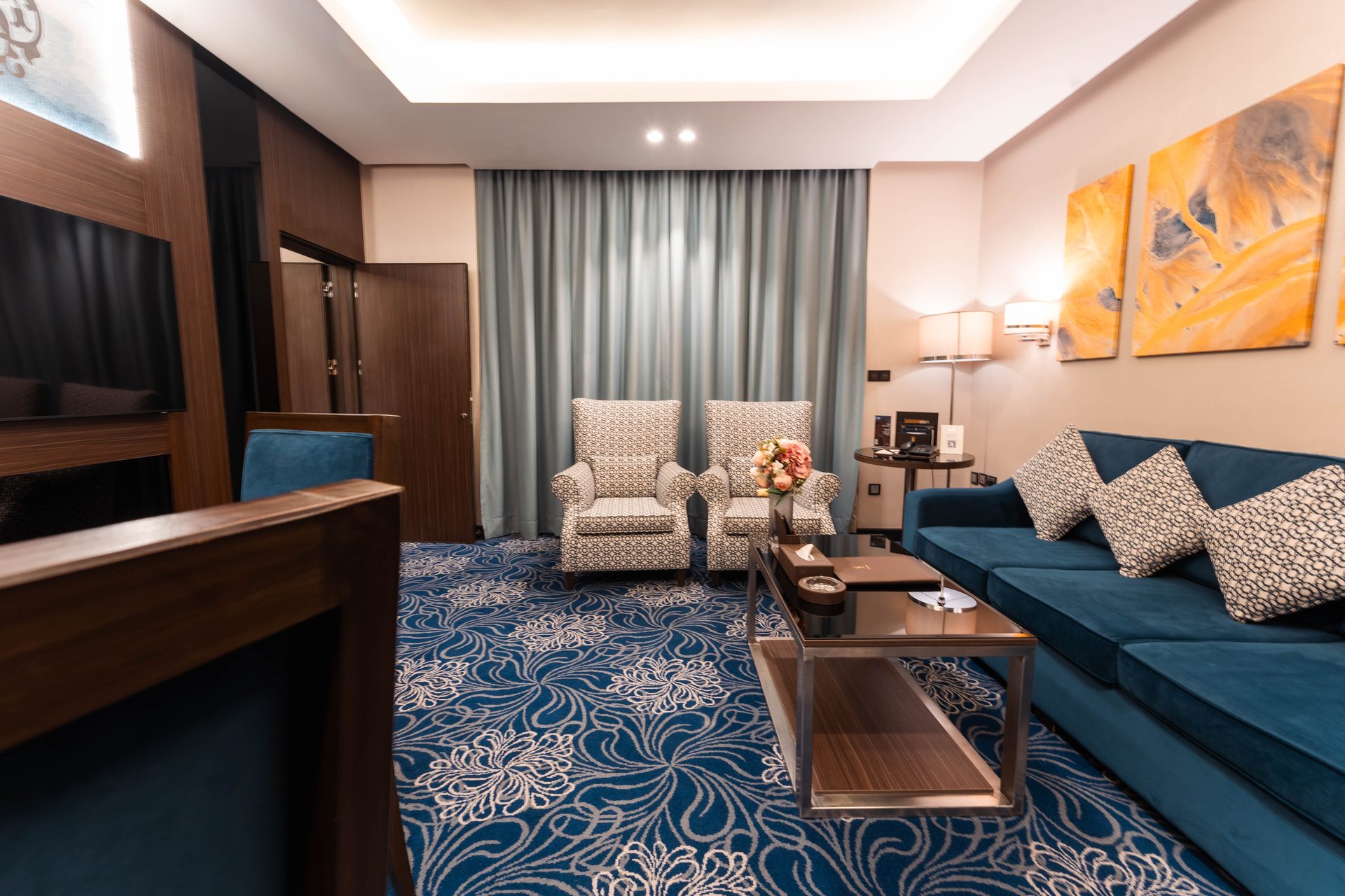 Ruang tamu suite di Casablanca Hotel Jeddah