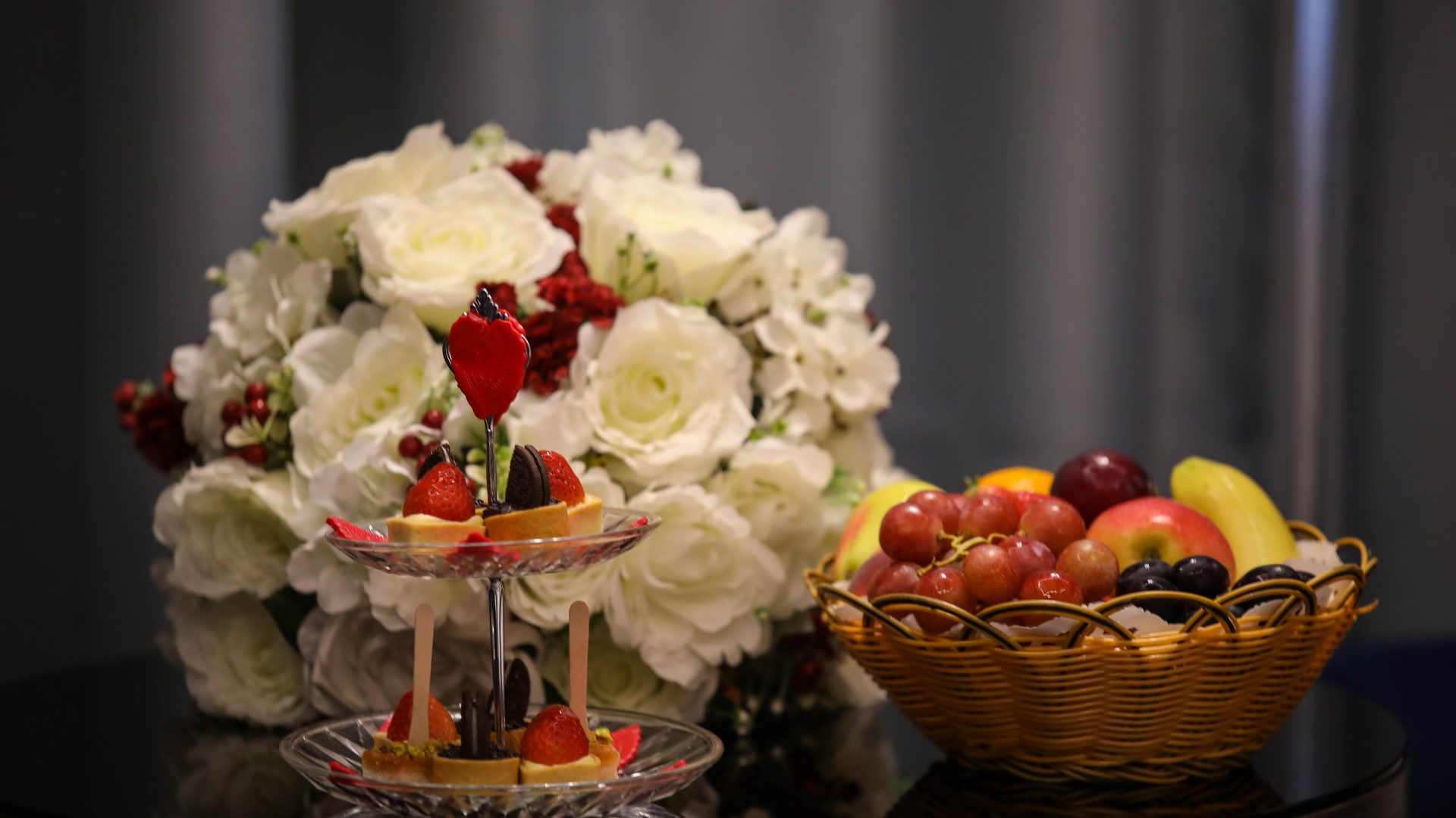 Buah-buahan segar dan bunga di Hotel Casablanca Jeddah