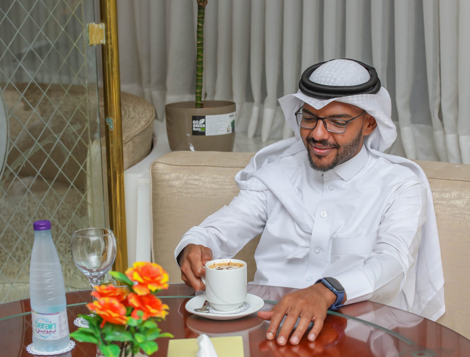 Tetamu di kafe hotel di Casablanca Hotel Jeddah