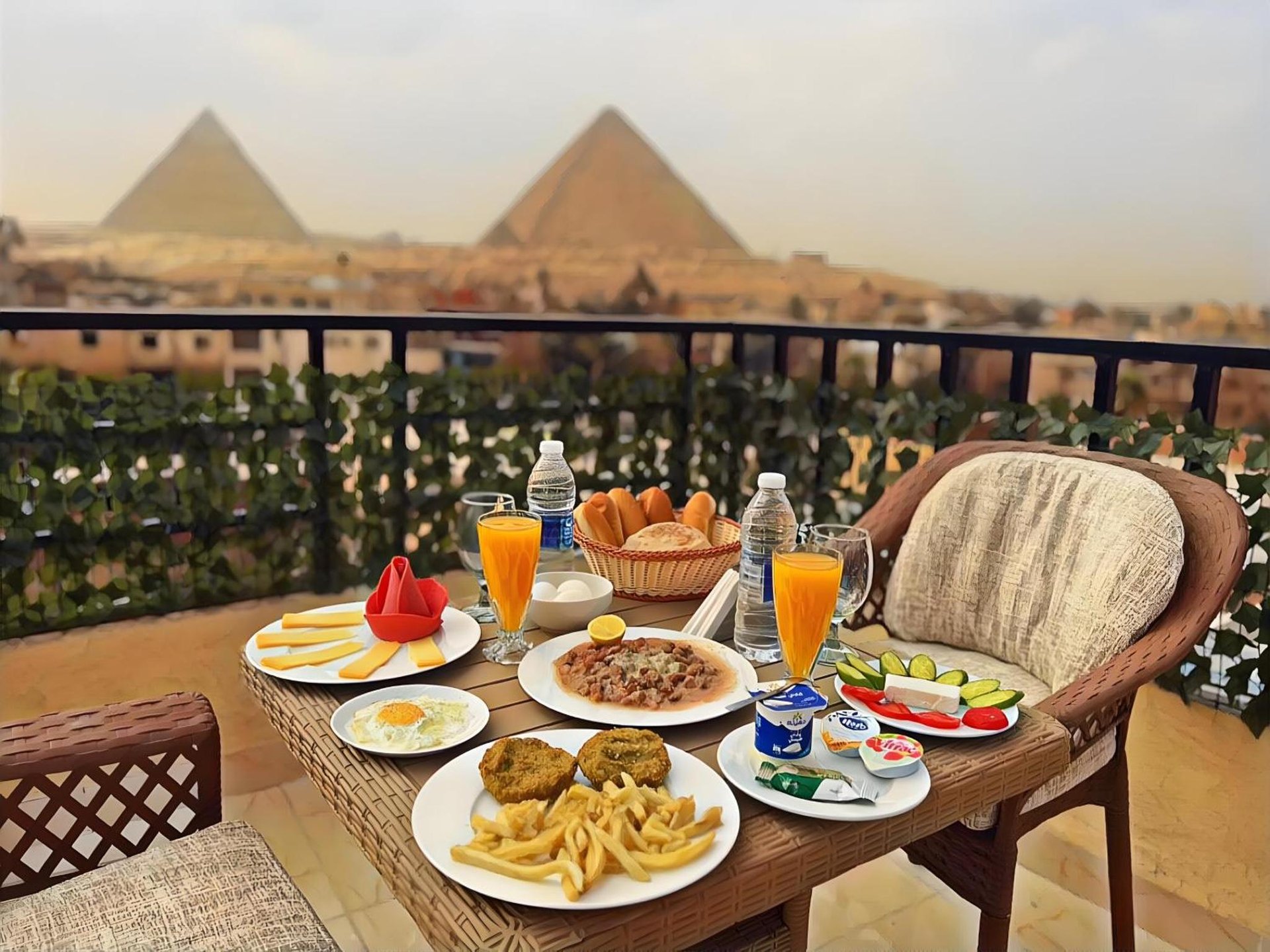 Pyramids Crypt Hotel