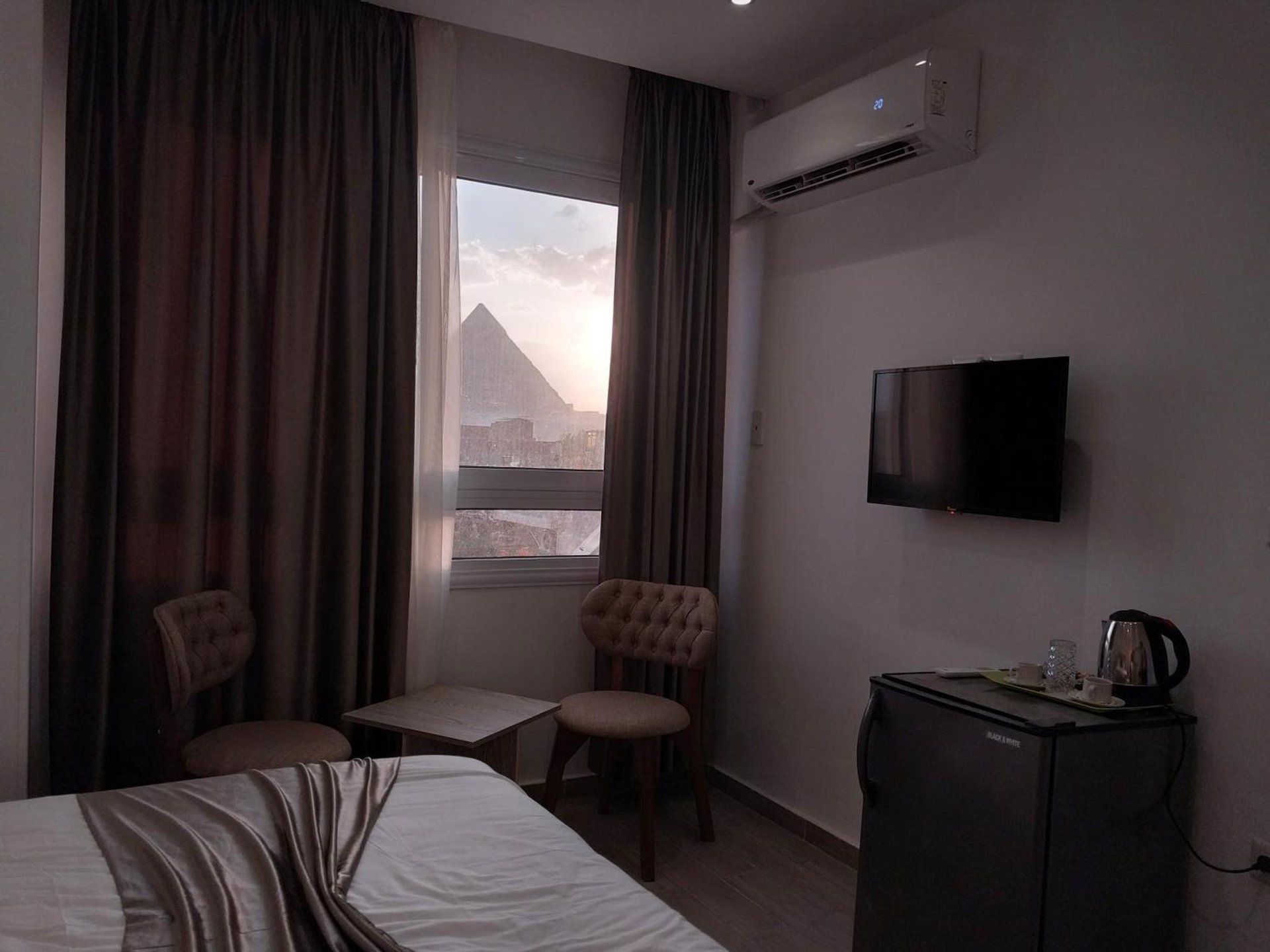 Eagles Pyramids View photo 1