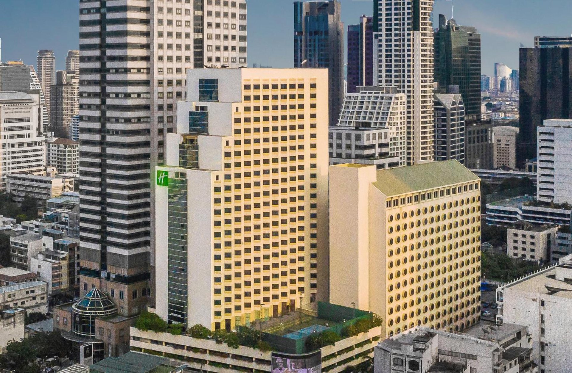 Holiday Inn Bangkok Silom by IHG