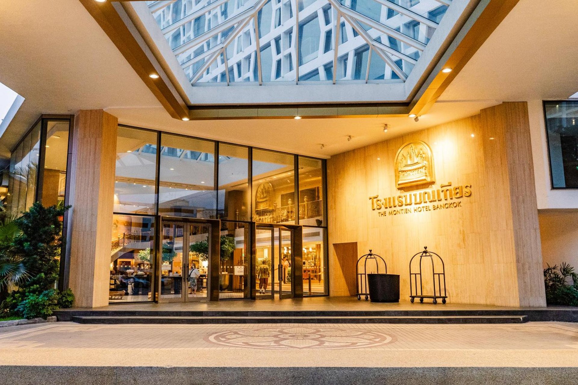 Montien Hotel Surawong Bangkok photo 1