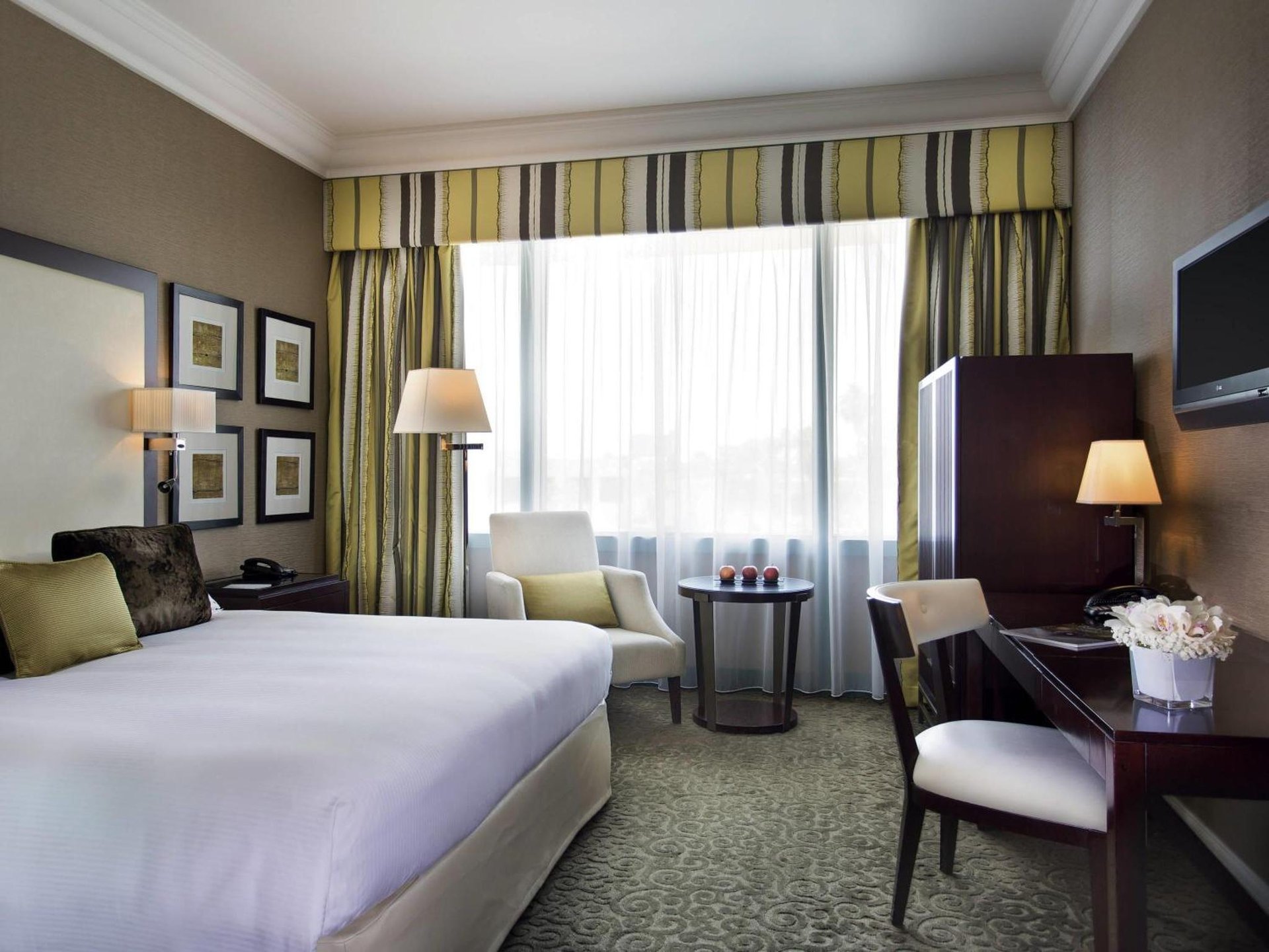 Mövenpick Grand Al Bustan photo 2