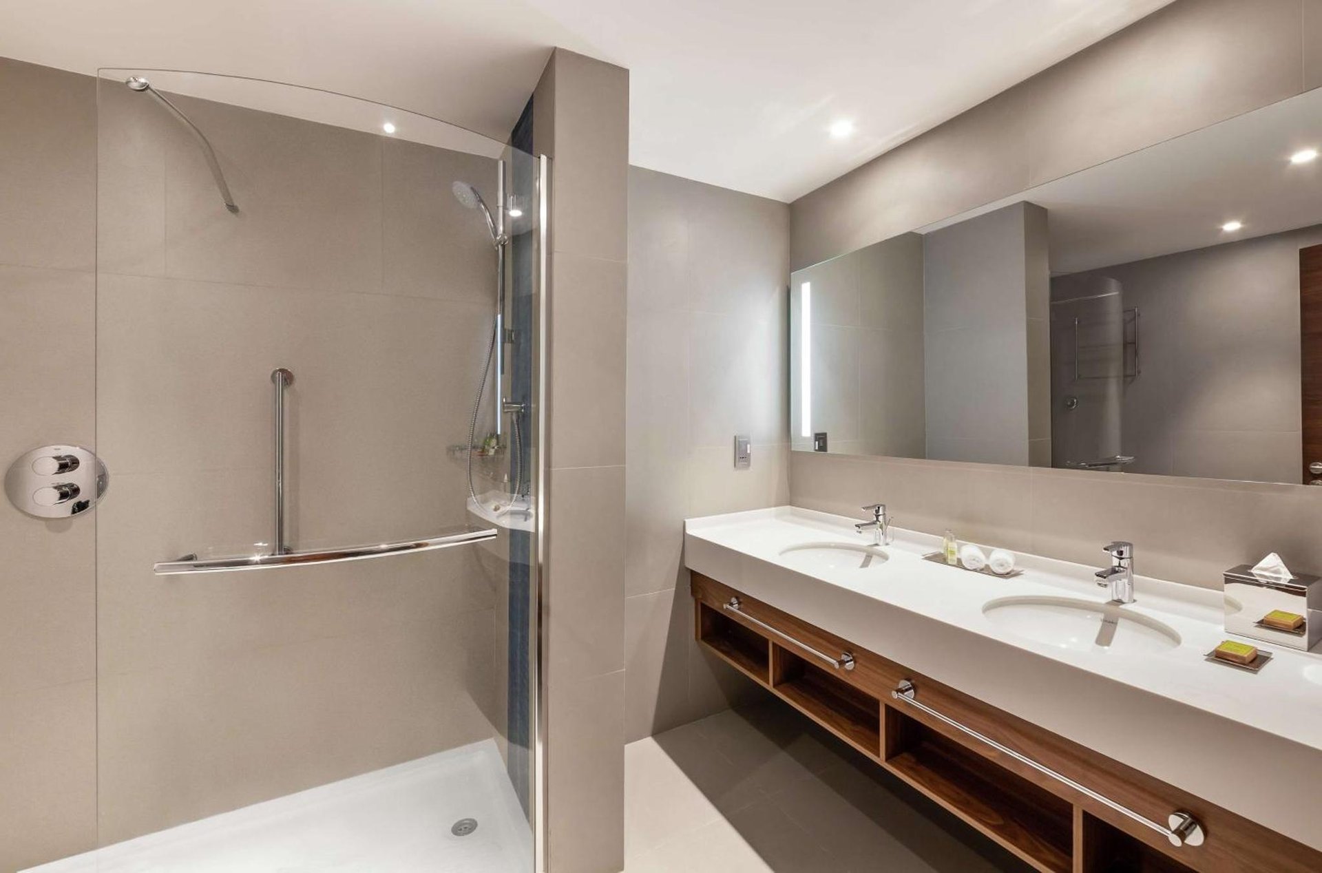 DoubleTree by Hilton Dubai Al Jadaf photo 2