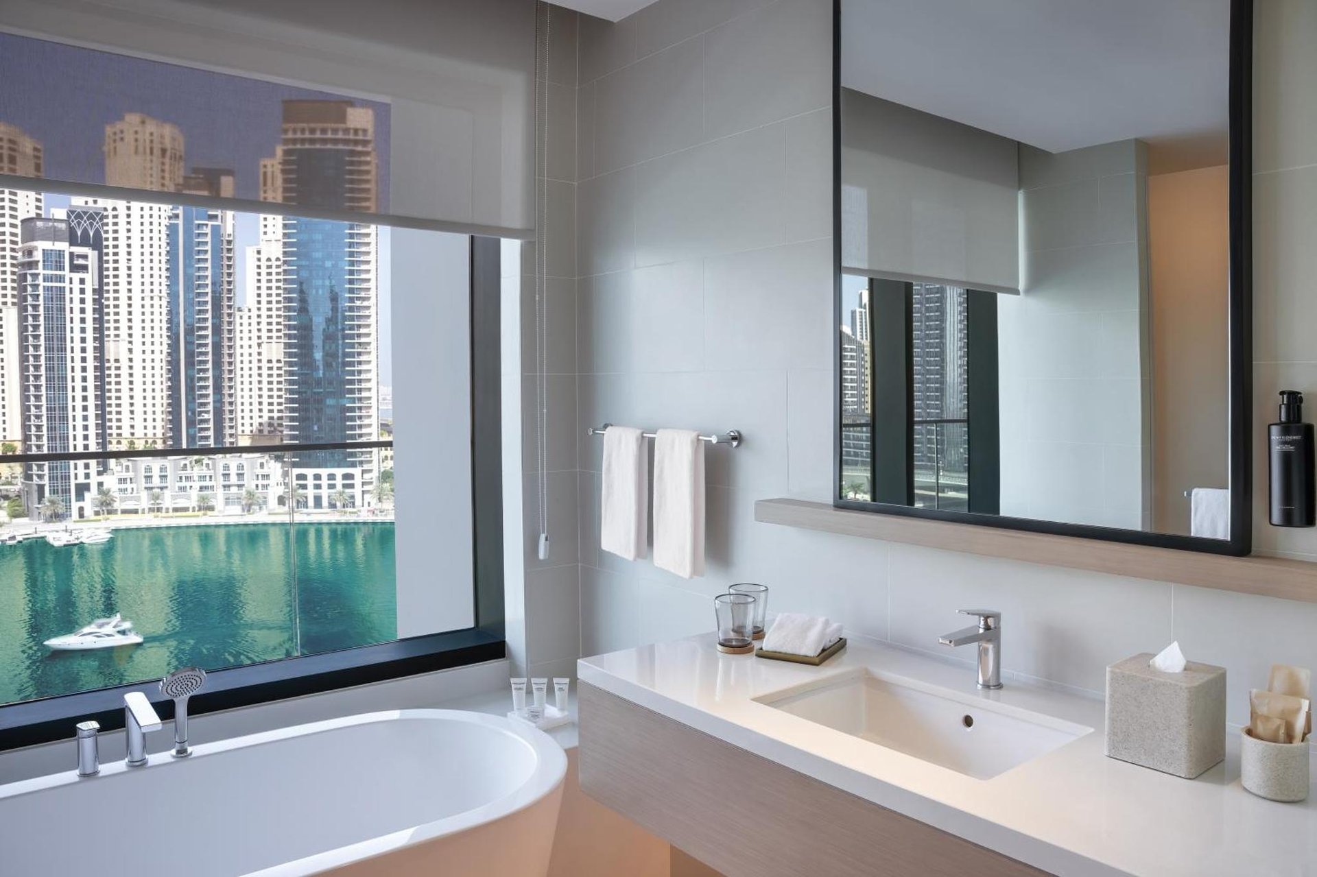 Vida Dubai Marina & Yacht Club photo 2