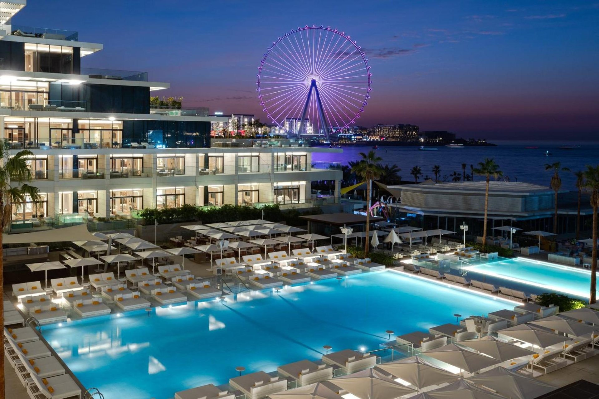 FIVE LUXE photo 1