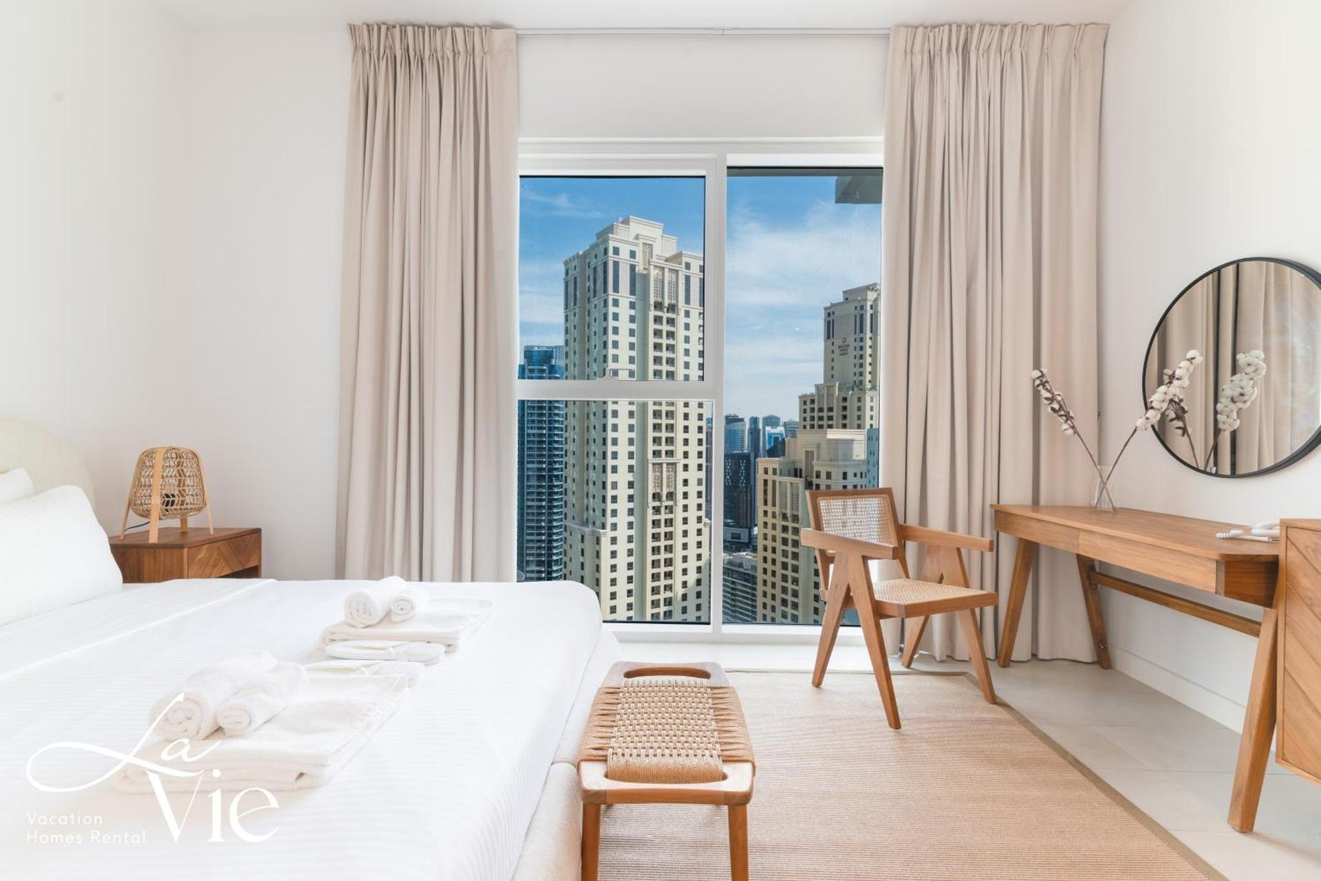 La Vie, JBR photo 1