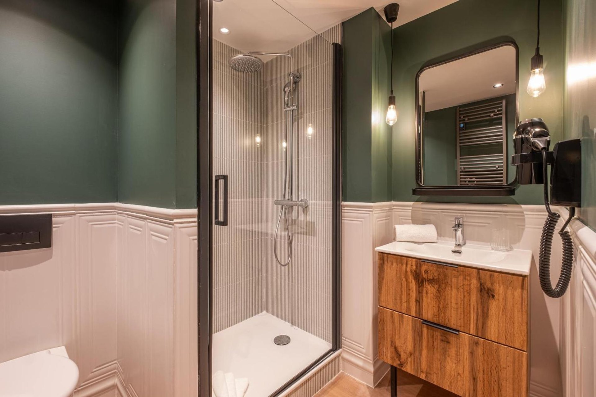 Montmartre Paris Suite photo 3