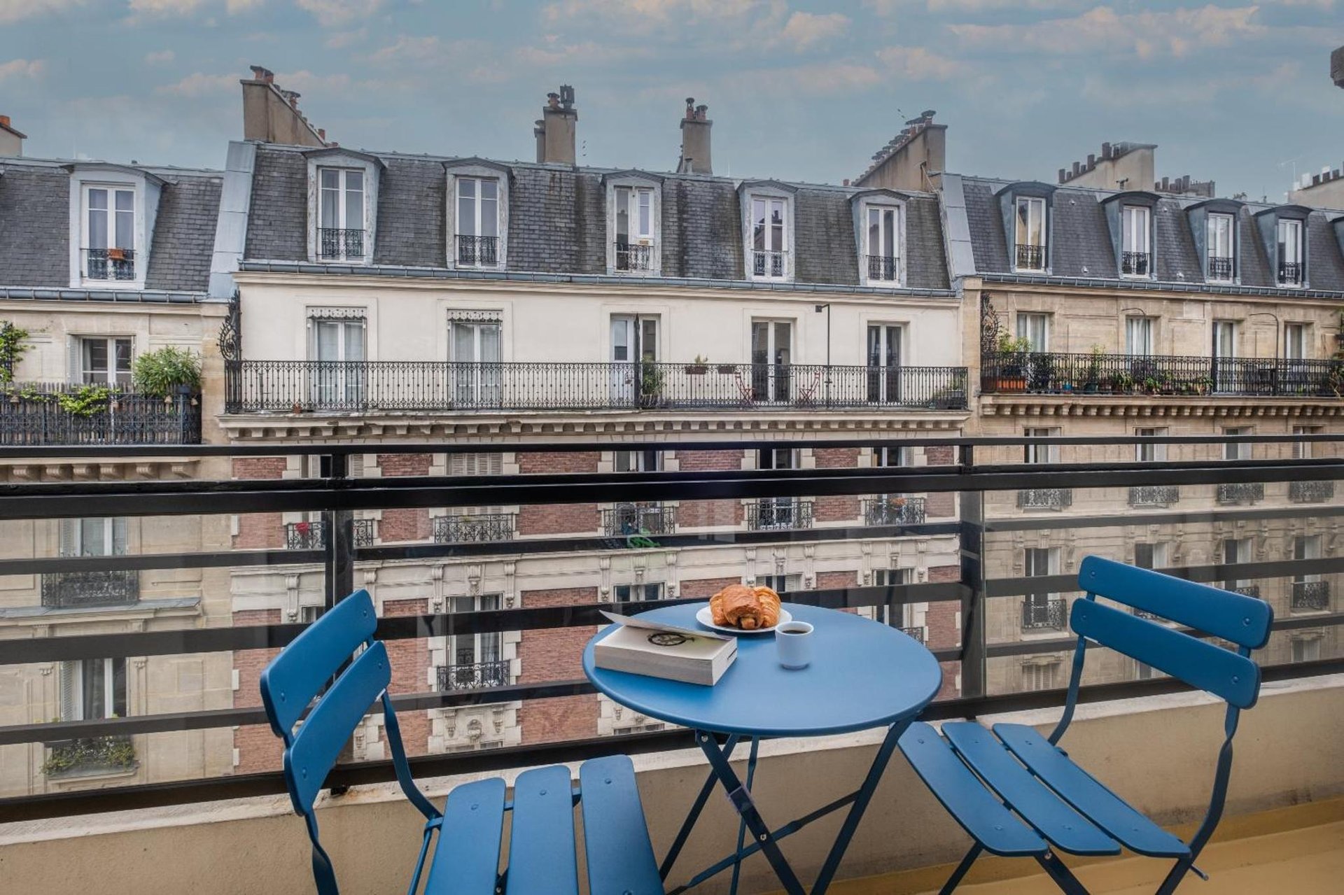 Montmartre Paris Suite photo 2