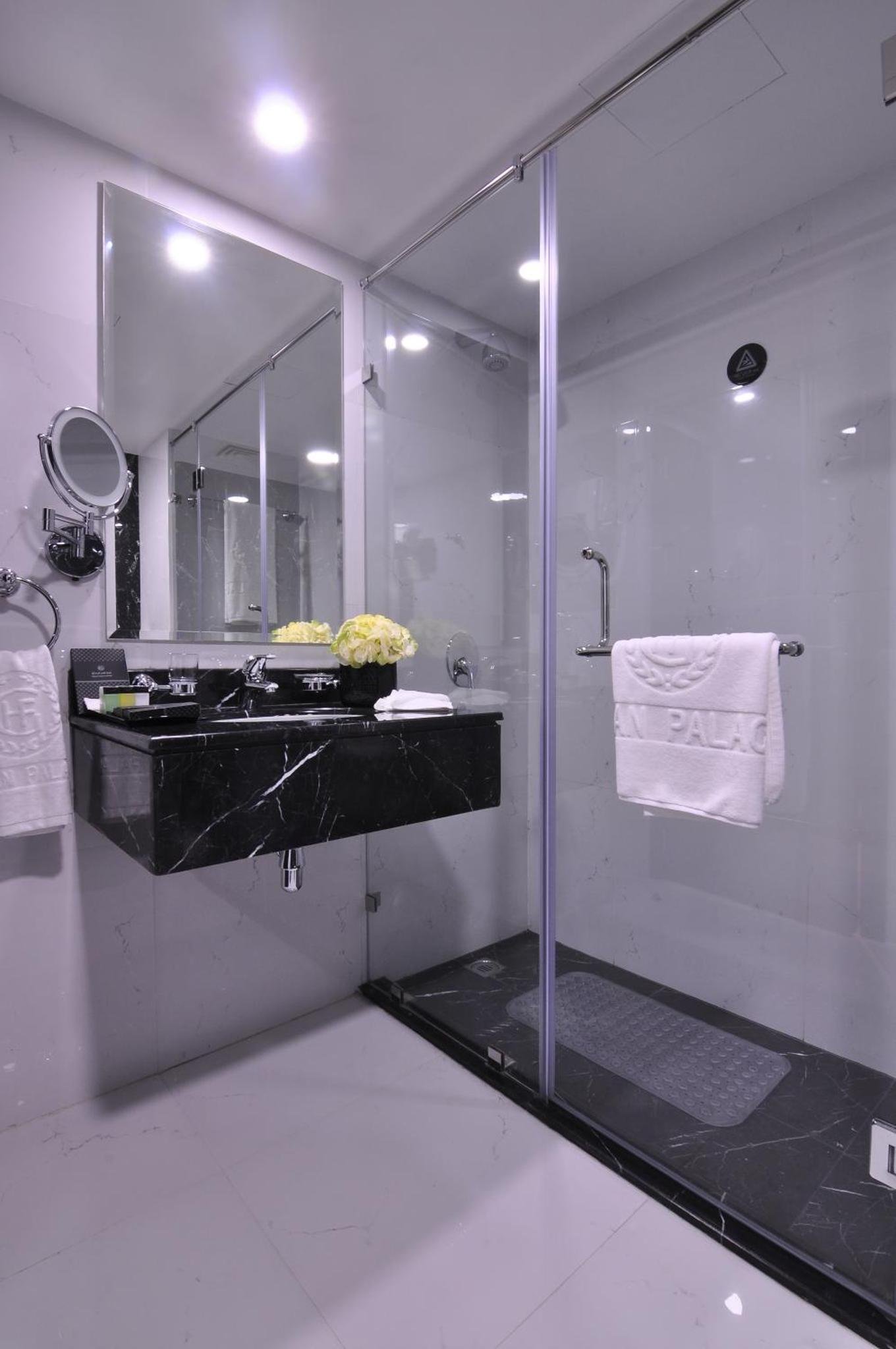 Photo of Standard King Room #8