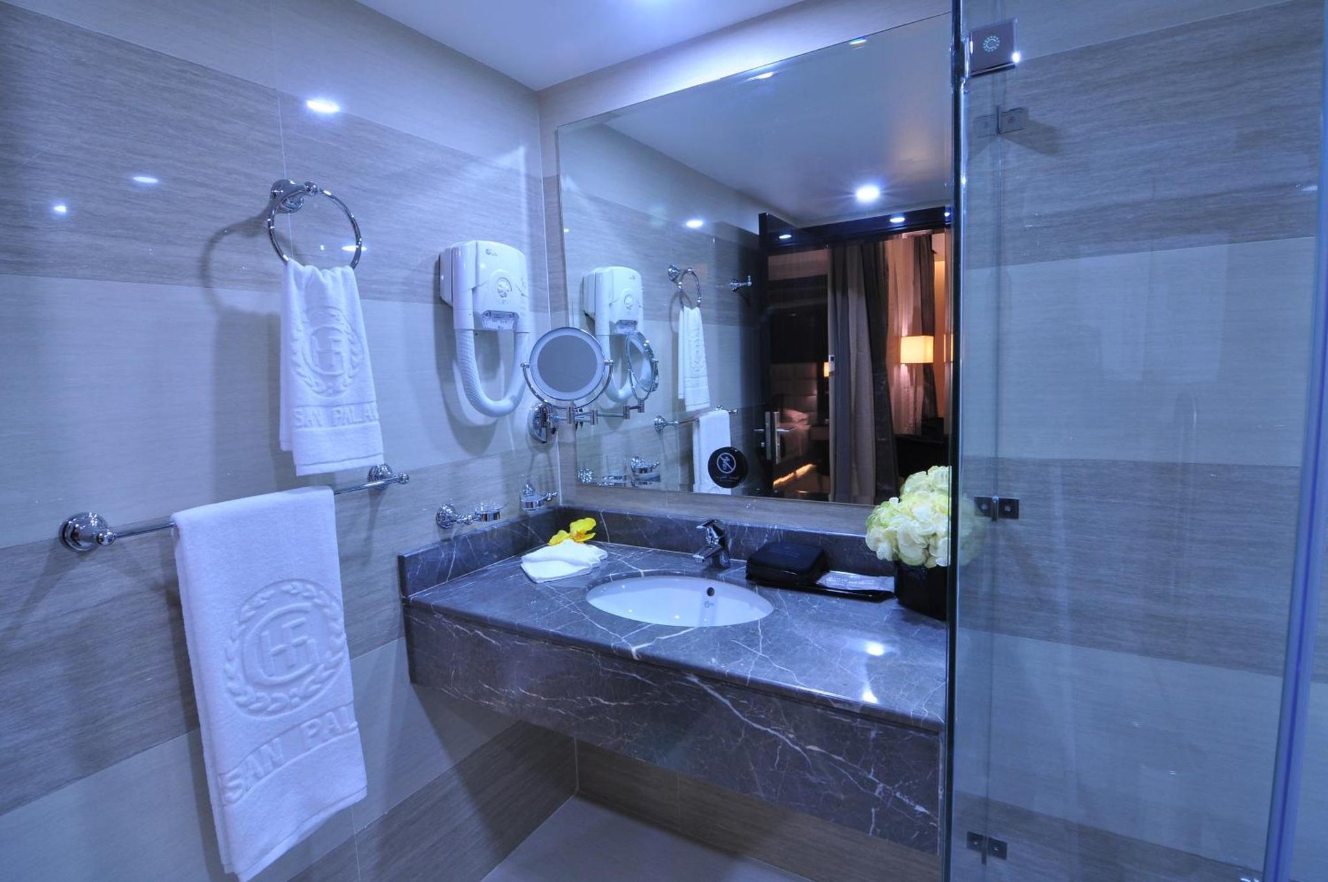 Photo of Executive Suite #4