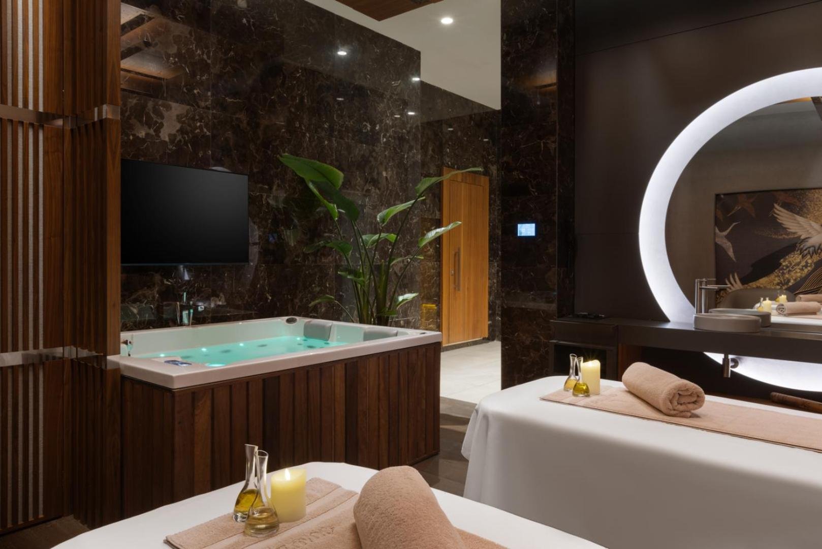 Wyndham Grand Istanbul Levent Hotel & Conference Center photo 2