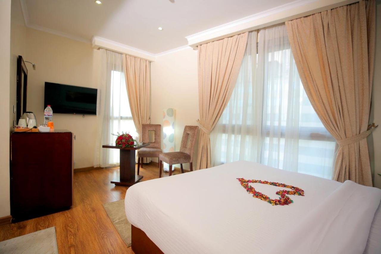Photo of Deluxe Family Room #9