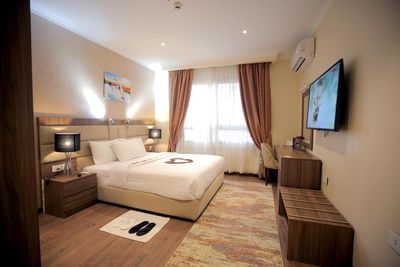 Deluxe Double Room (2 Adults + 1 Child)