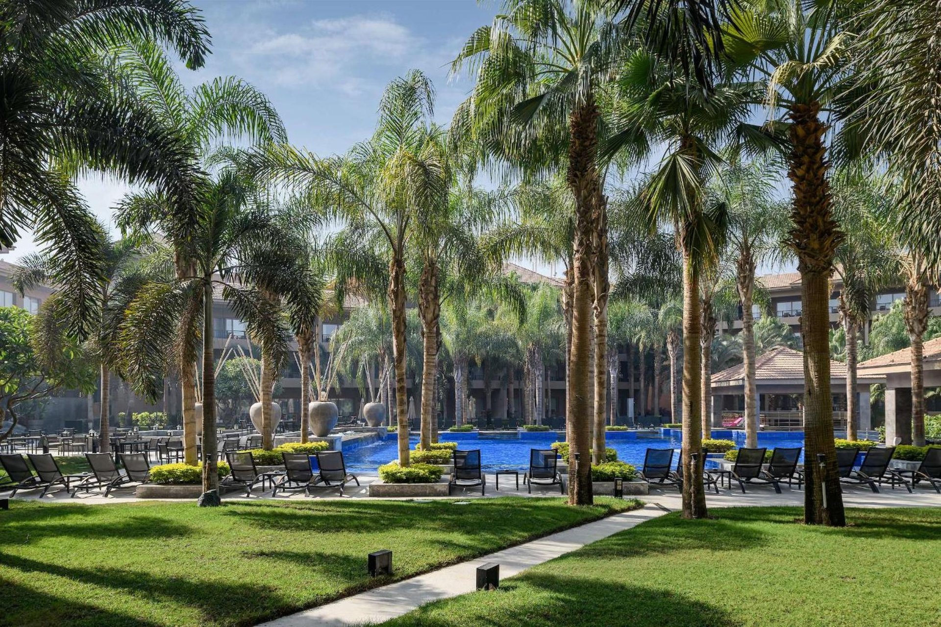 Dusit Thani LakeView Cairo photo 4
