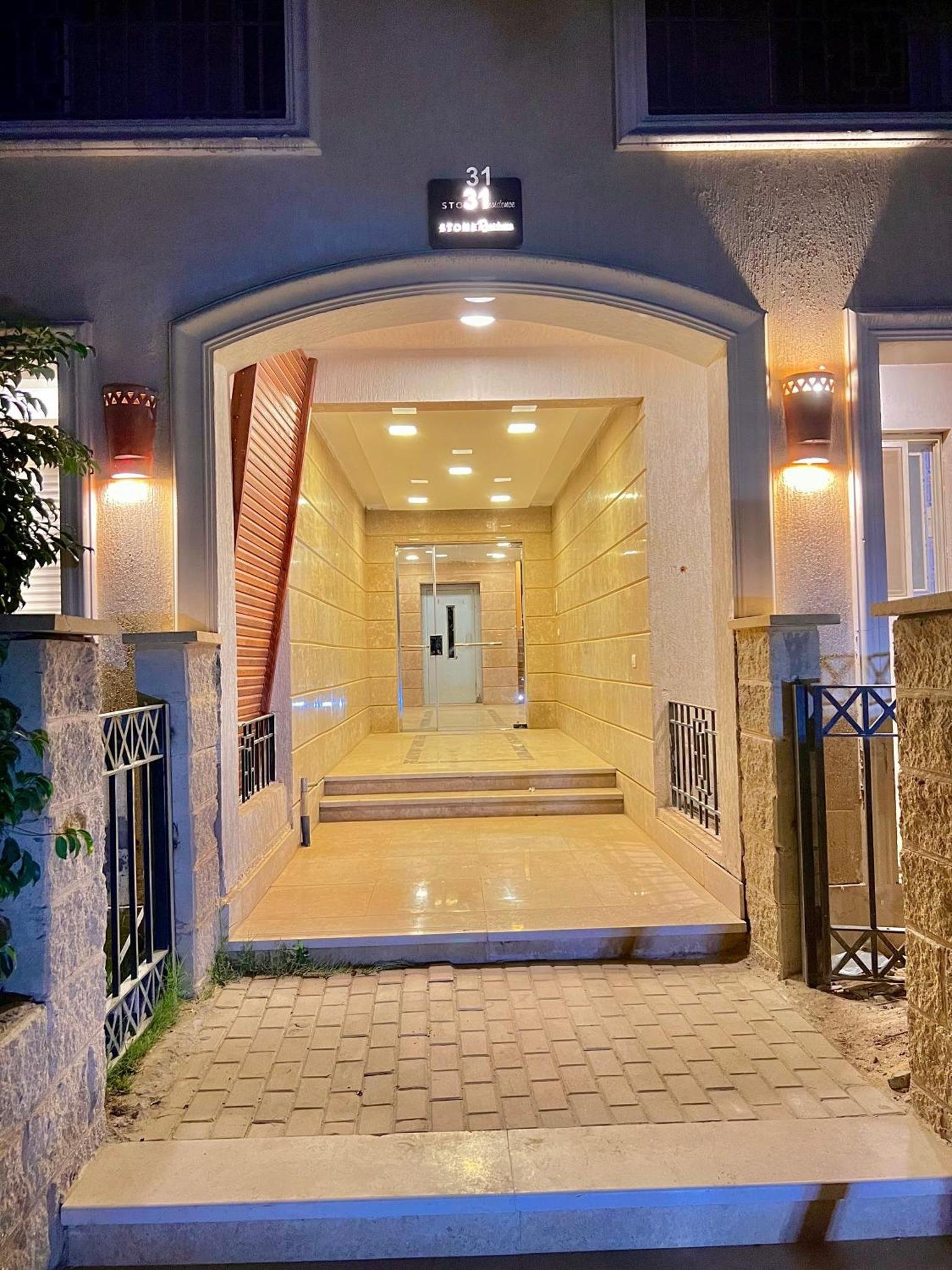 Ultra Luxury 3BR with Pools ,Sports ,Dining in Gated compound, Close to all sites photo 2