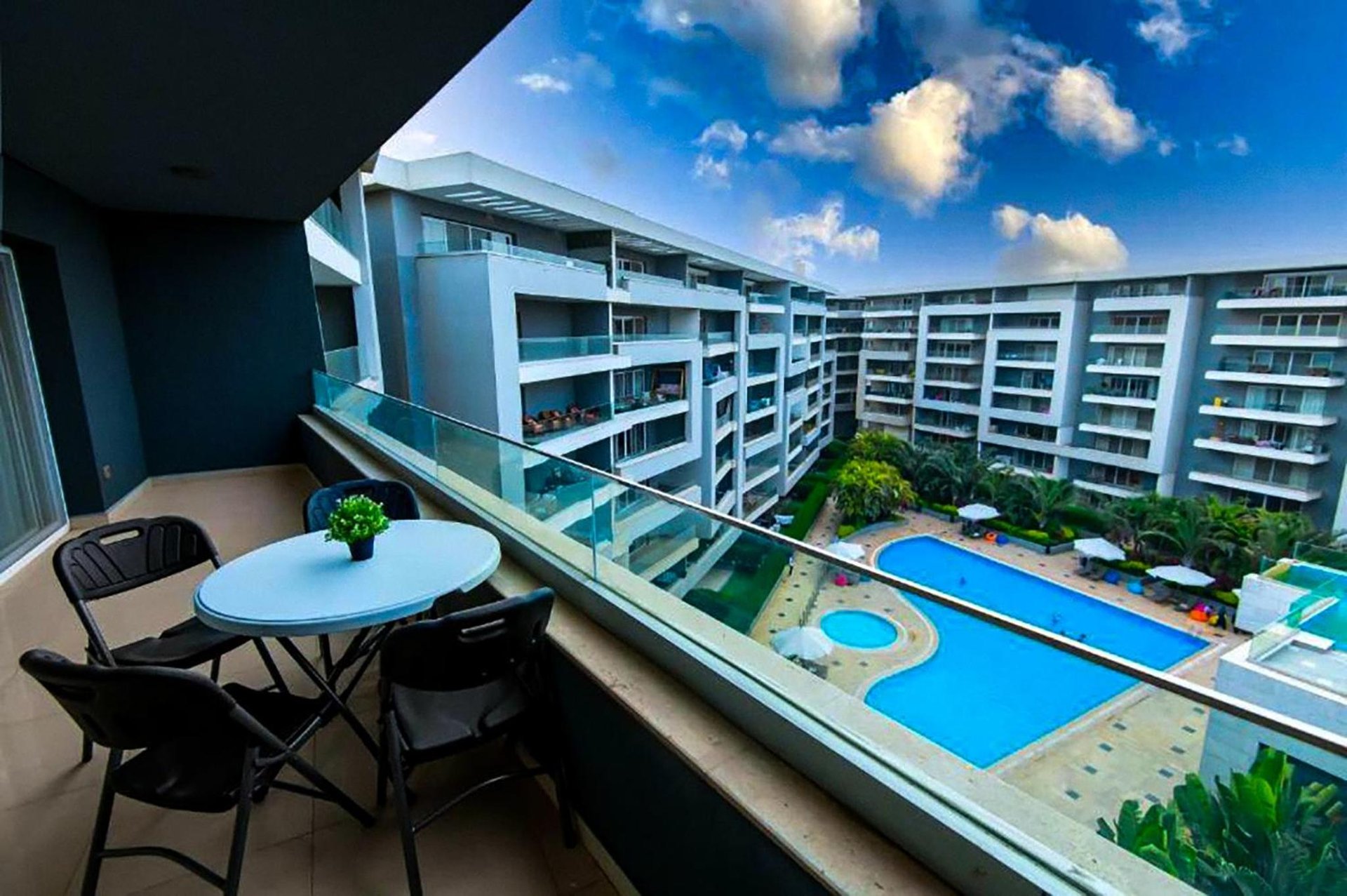 The Expert in Ocean Blue Near Airport - No Pool Access photo 3