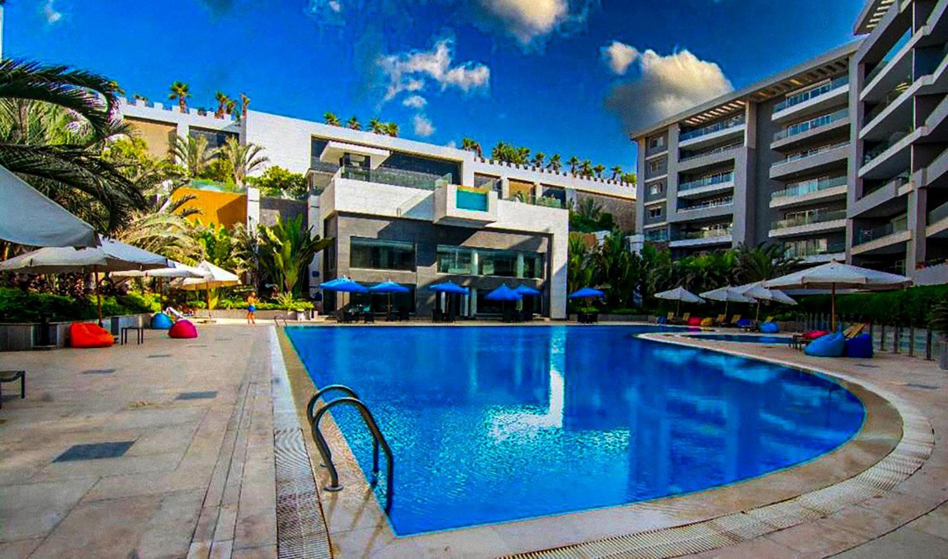 The Expert in Ocean Blue Near Airport - No Pool Access photo 2