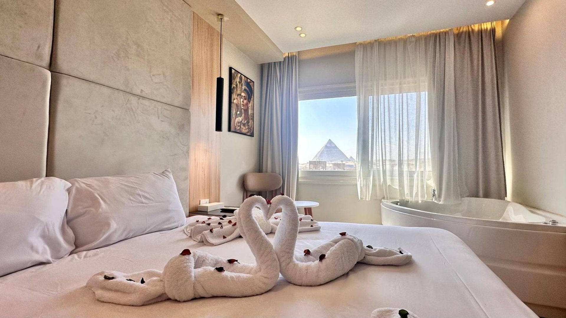 Tiye Pyramids Hotel