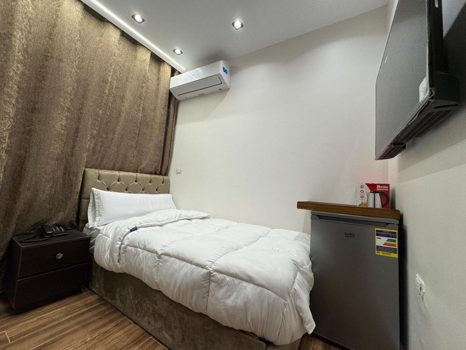 New White Pyramids Inn photo 4