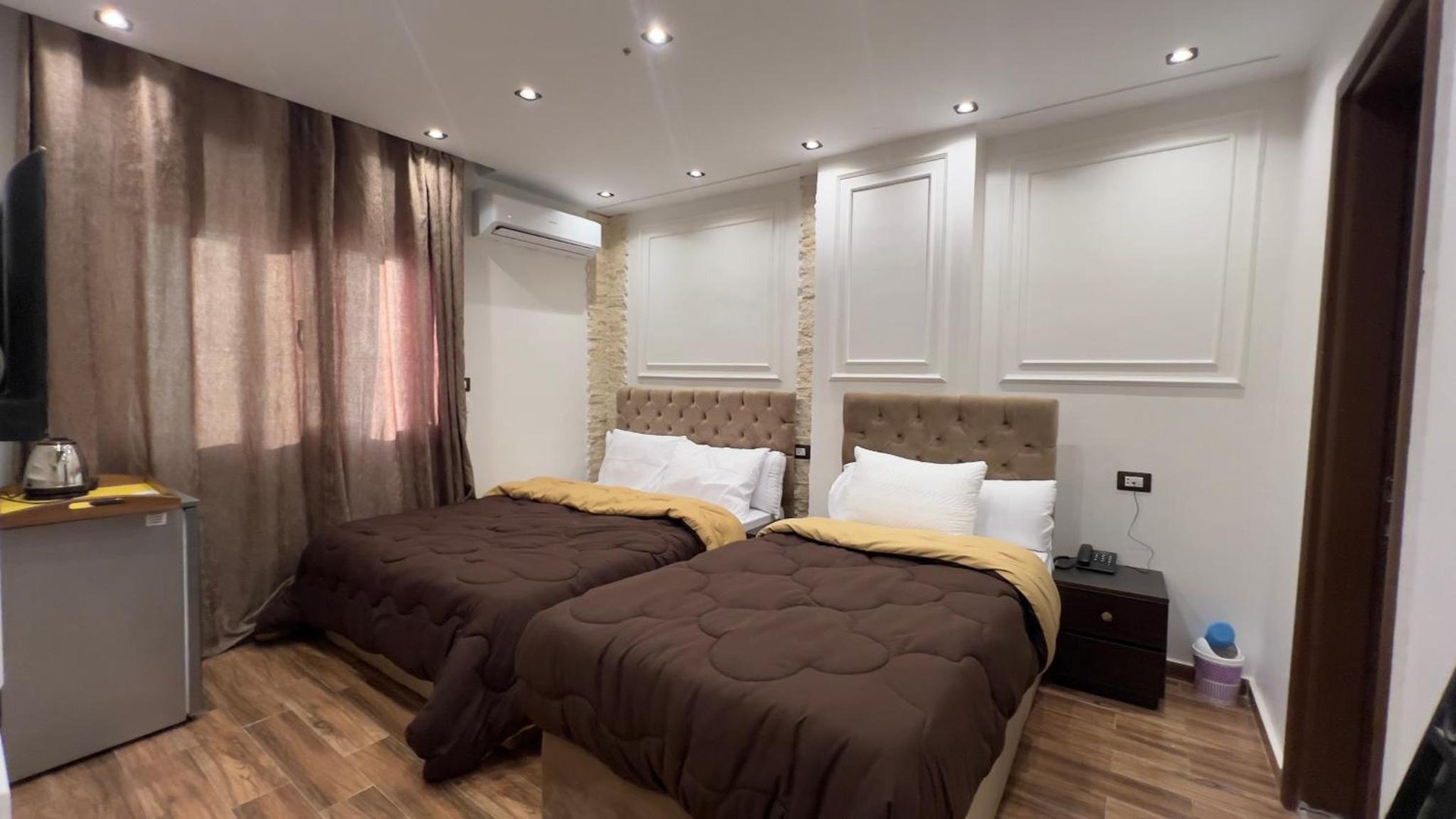 New White Pyramids Inn photo 1