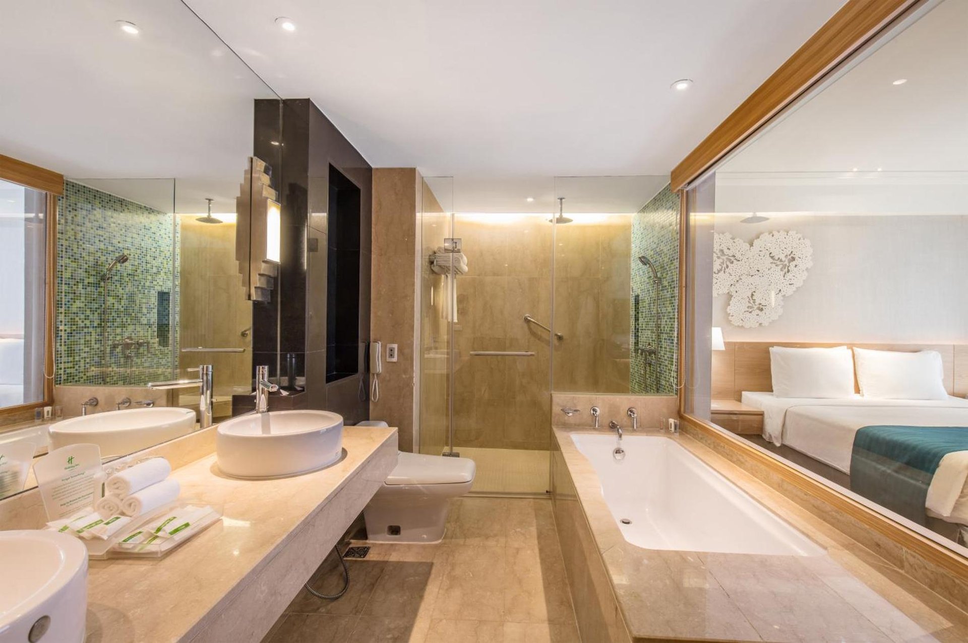 Holiday Inn Bangkok by IHG photo 2