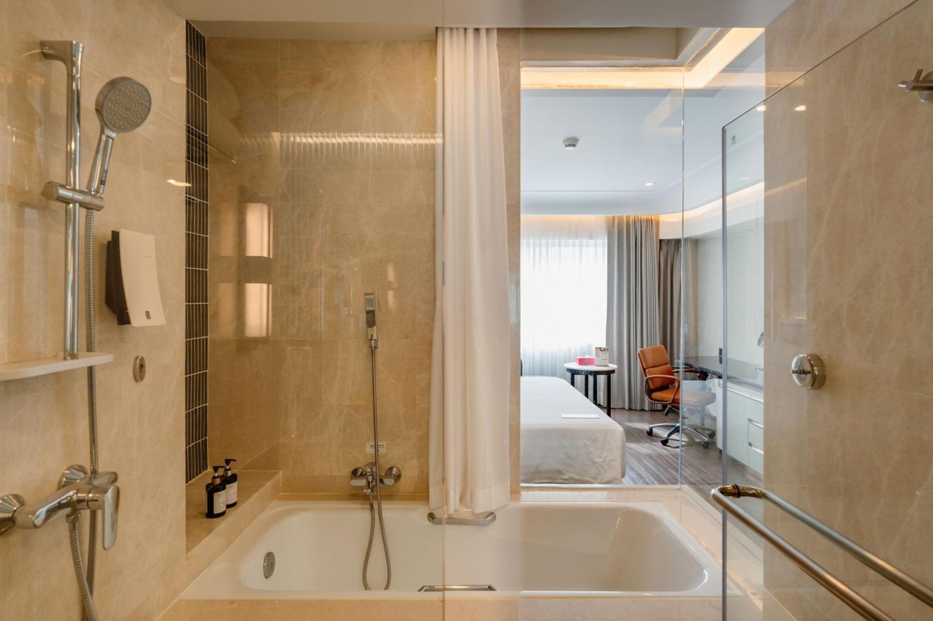 Ramada Plaza by Wyndham Bangkok Menam Riverside photo 2