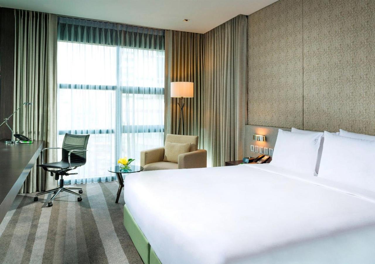 Holiday Inn Bangkok Sukhumvit by IHG photo 3