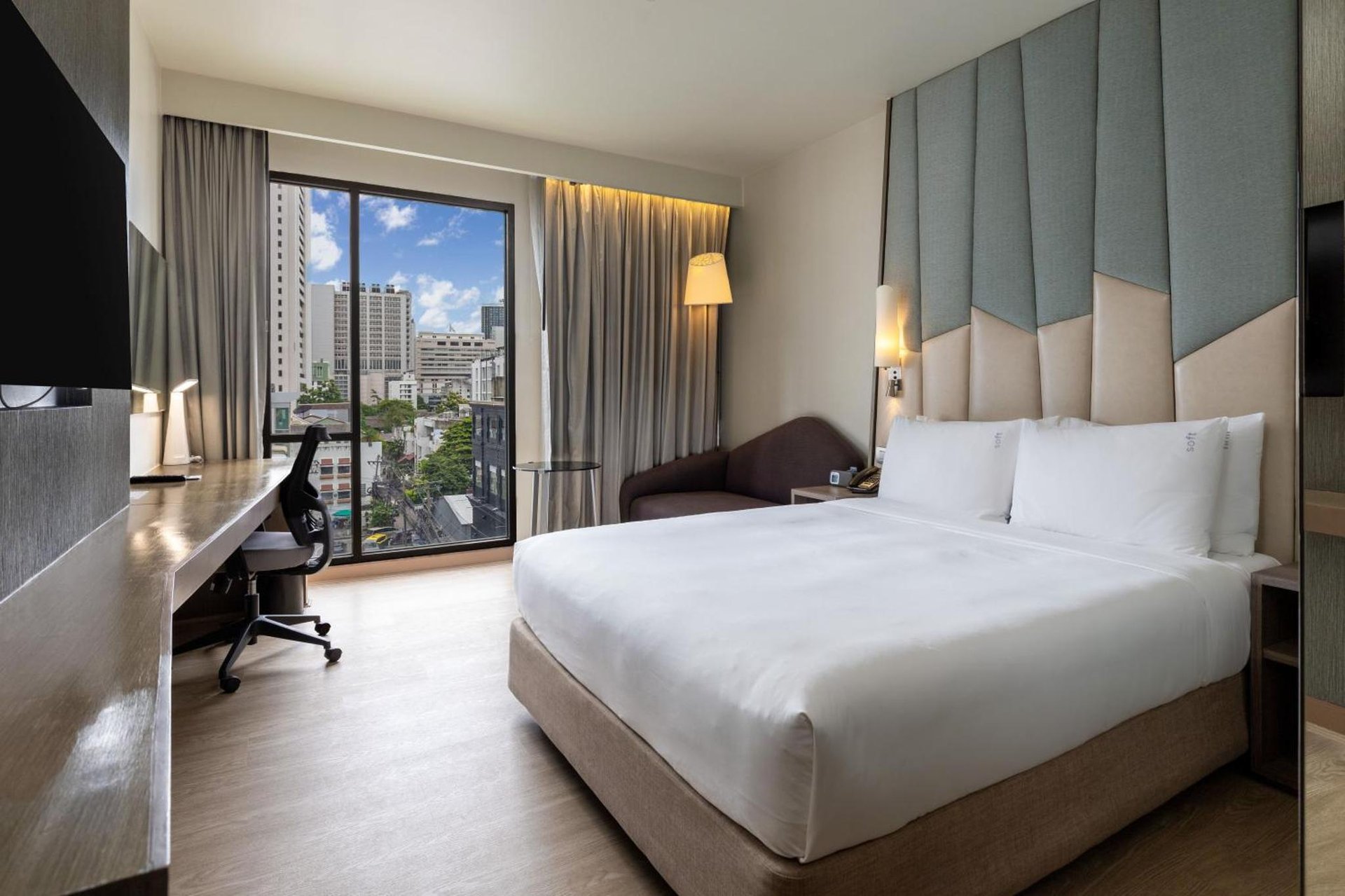 Holiday Inn Express Bangkok Sukhumvit 11 by IHG