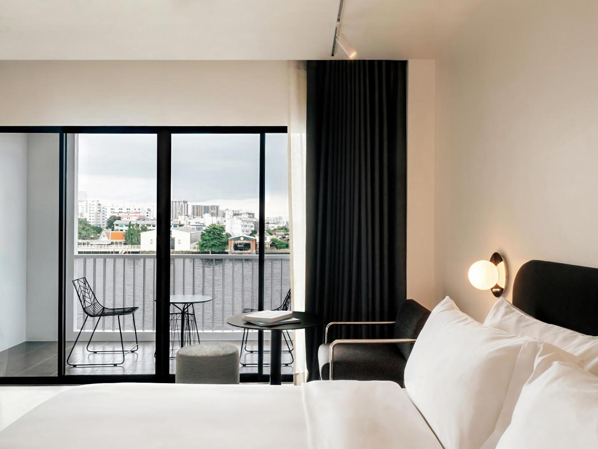 The StandardX, Bangkok Phra Arthit photo 1