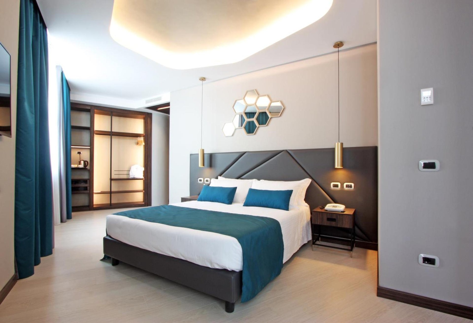The Hive Hotel photo 1