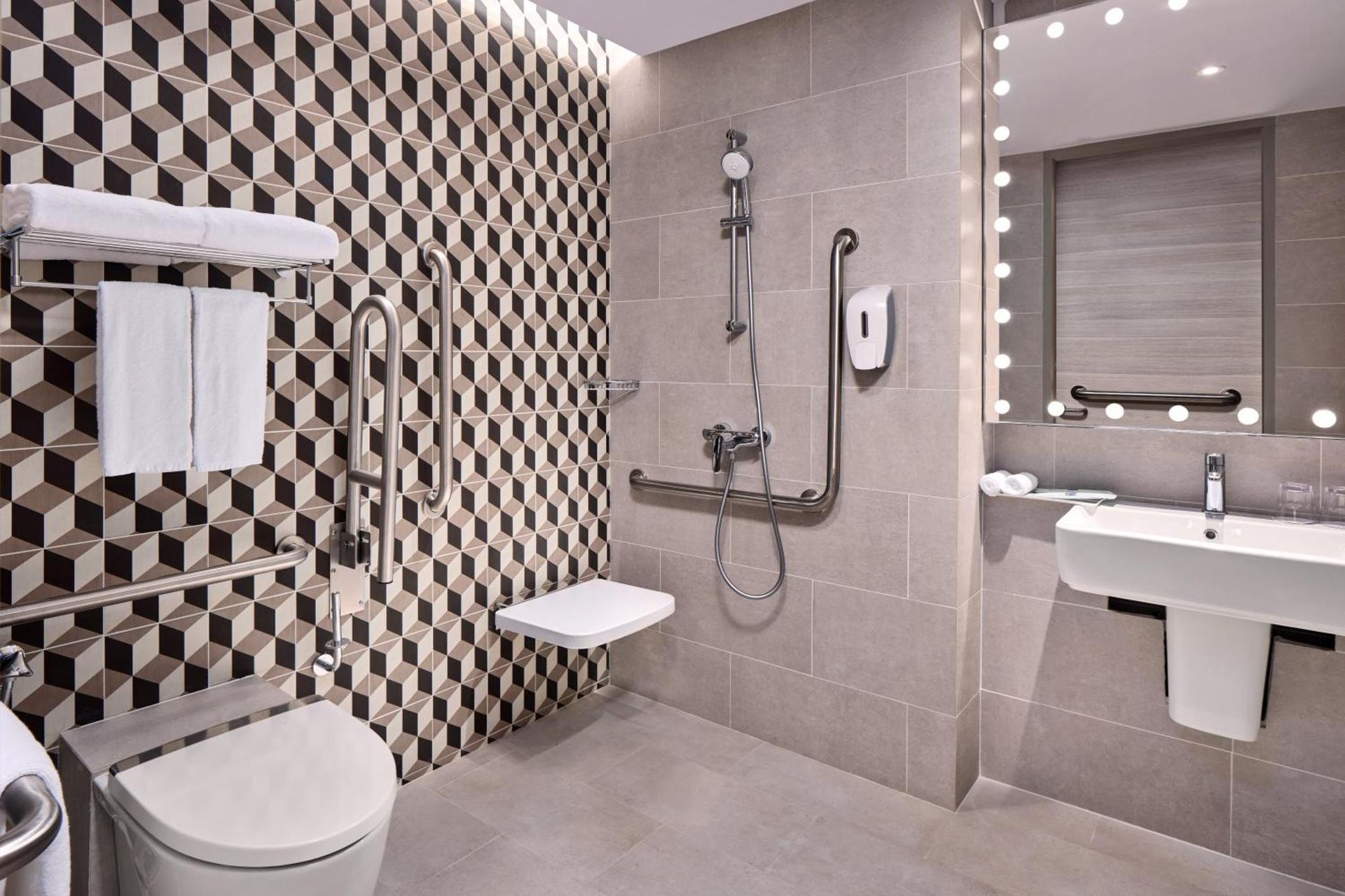 Holiday Inn Express Singapore Serangoon by IHG photo 2