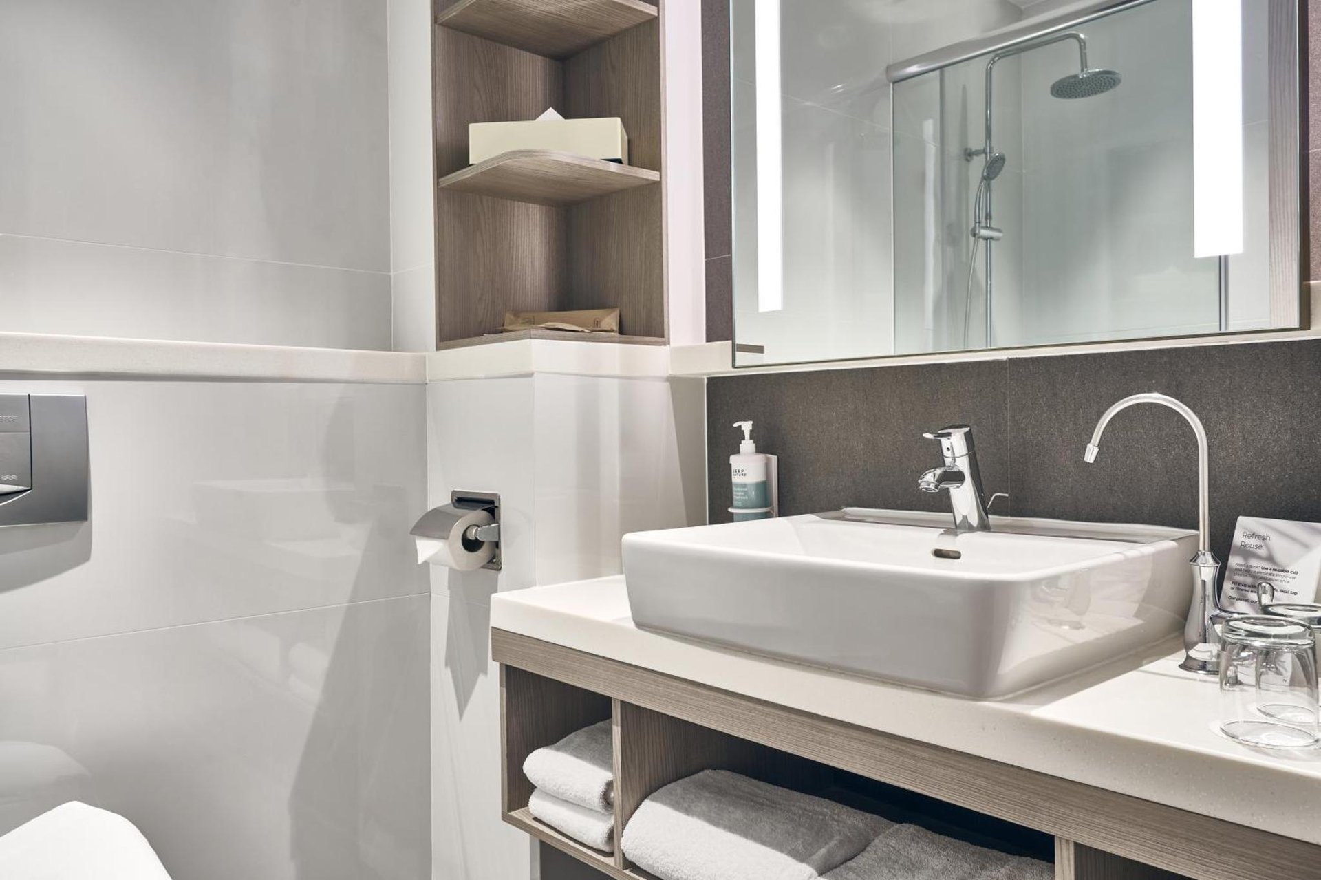 Novotel Singapore on Kitchener photo 2