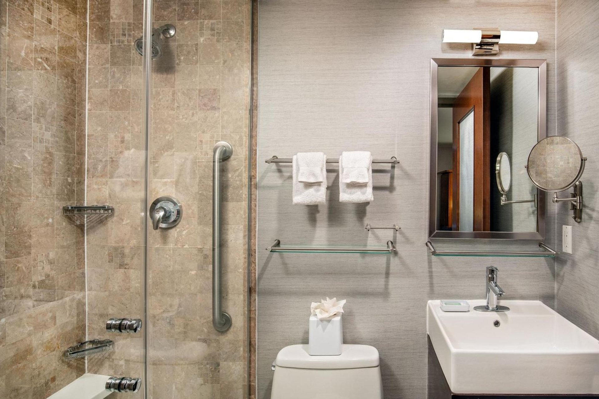 Fairfield By Marriott New York Manhattan Times Square photo 2