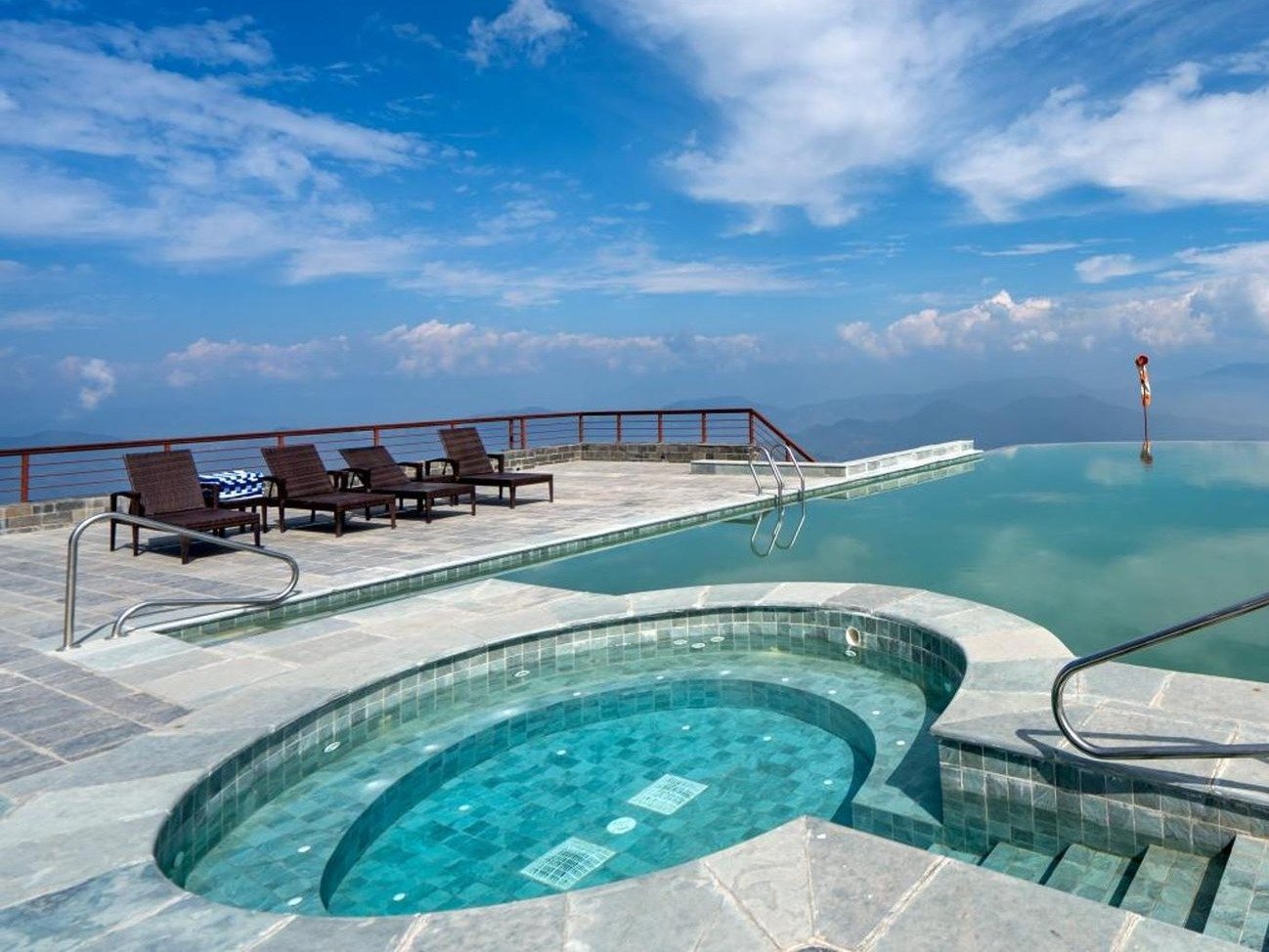 Outdoor Heated Jacuzzi