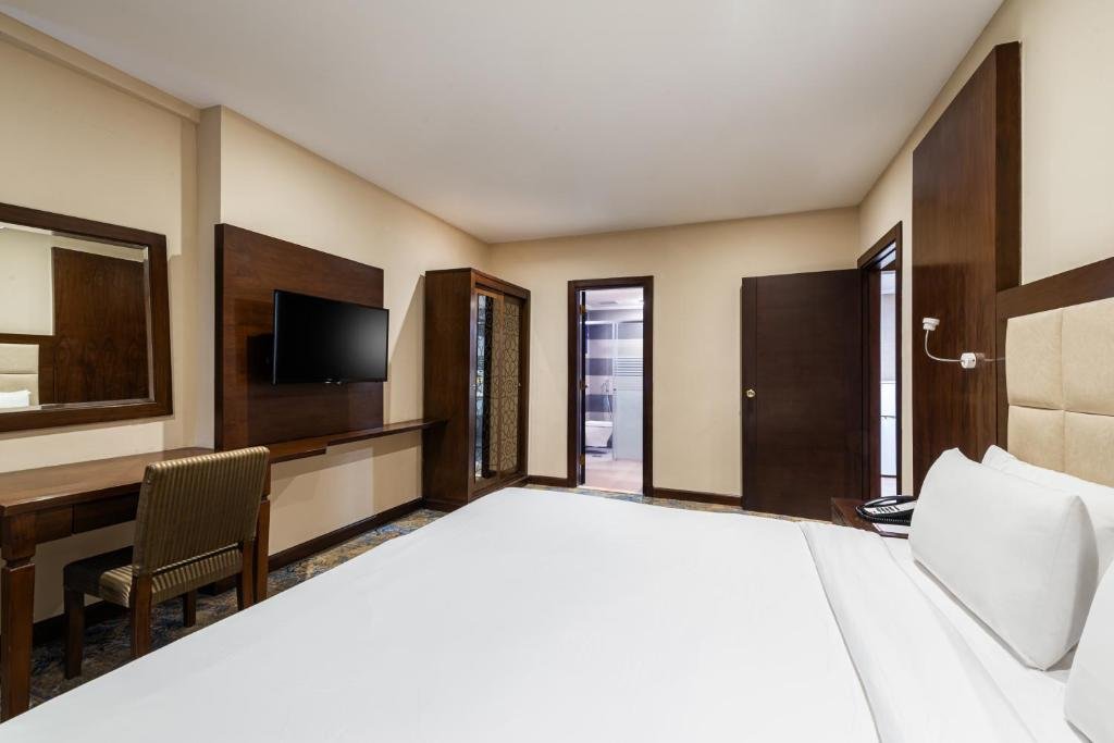 Razana Al Rawdha Hotel
