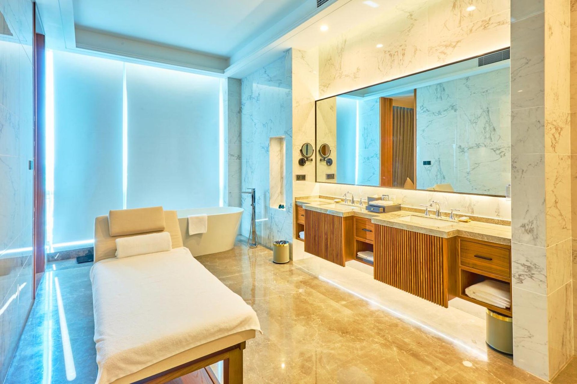 Crowne Plaza Phnom Penh by IHG 金边皇冠假日酒店 Former VM Hotel photo 2