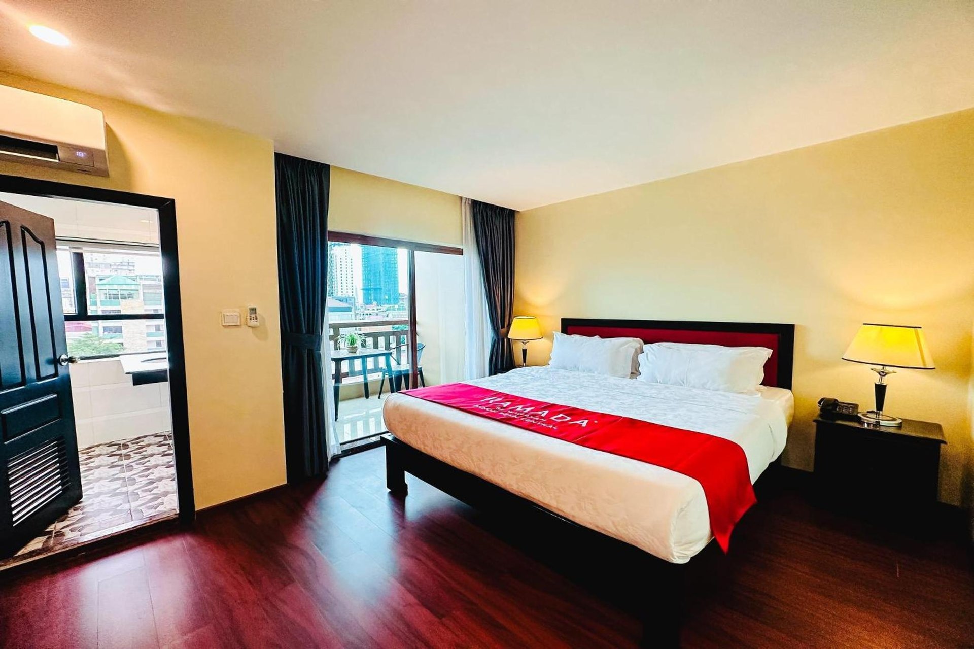 Ramada by Wyndham Phnom Penh Central photo 3