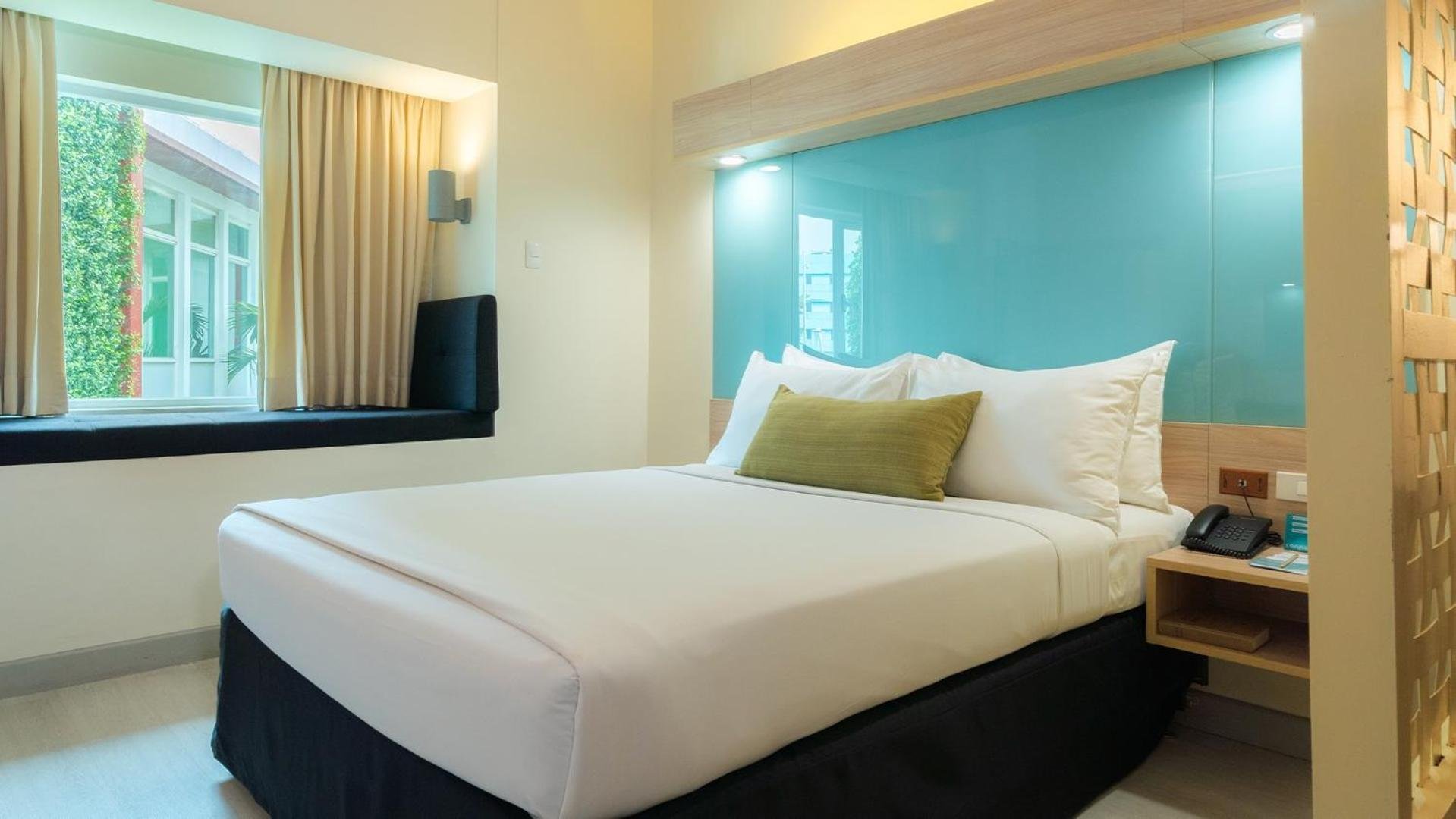 Microtel by Wyndham UP Technohub photo 1