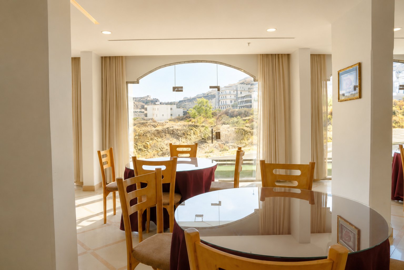Ferbion Hotel Abha - breakfast lounge with view