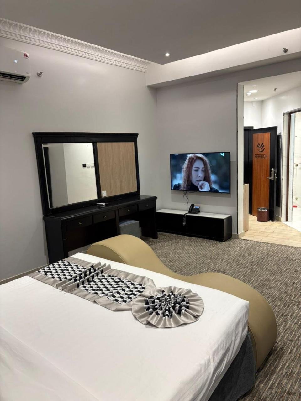 Photo of Double Room with Spa Bath #6
