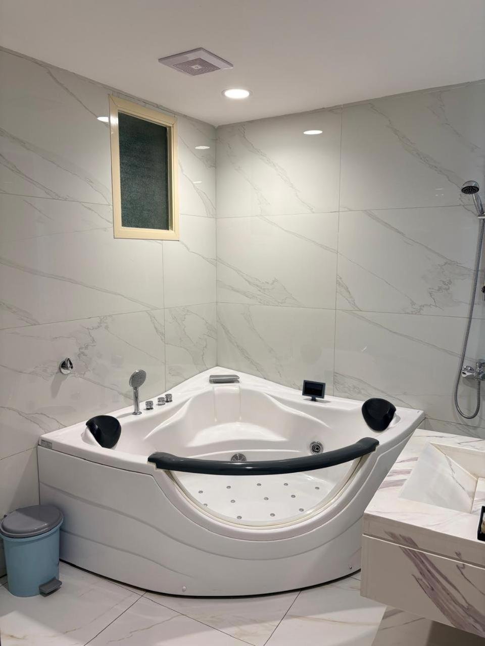 Photo of Double Room with Spa Bath #3