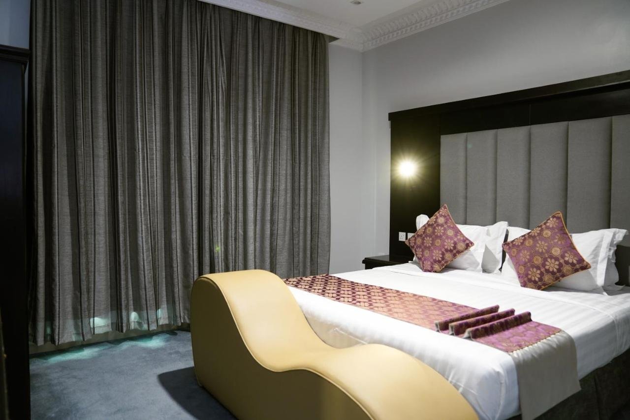 Photo of One-Bedroom Suite #2