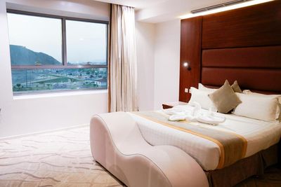 One-Bedroom Apartment with Park View