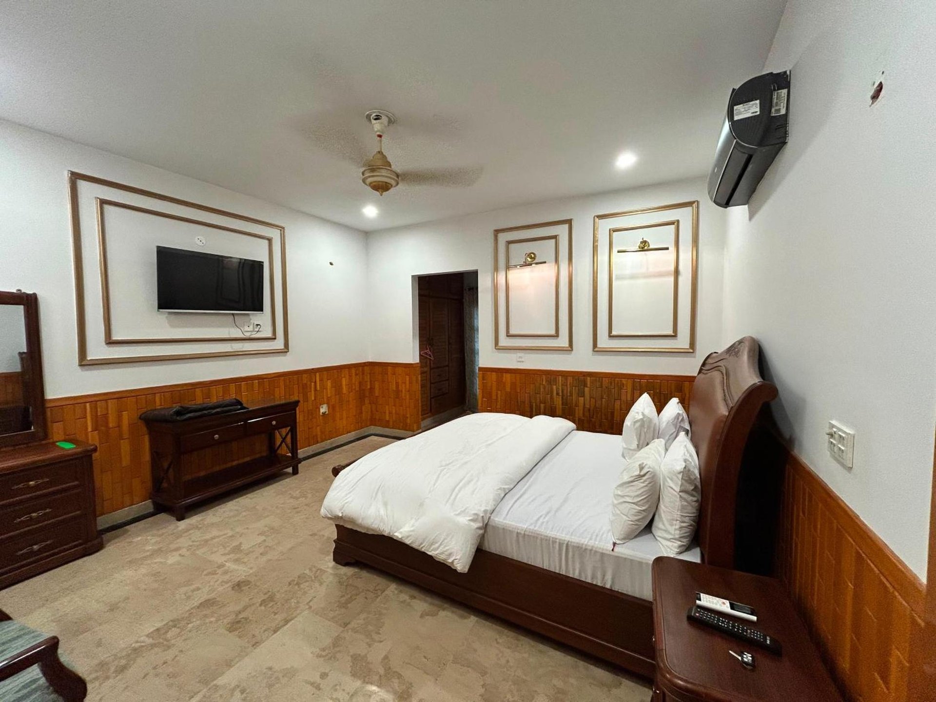 Photo of Deluxe Family Suite #1