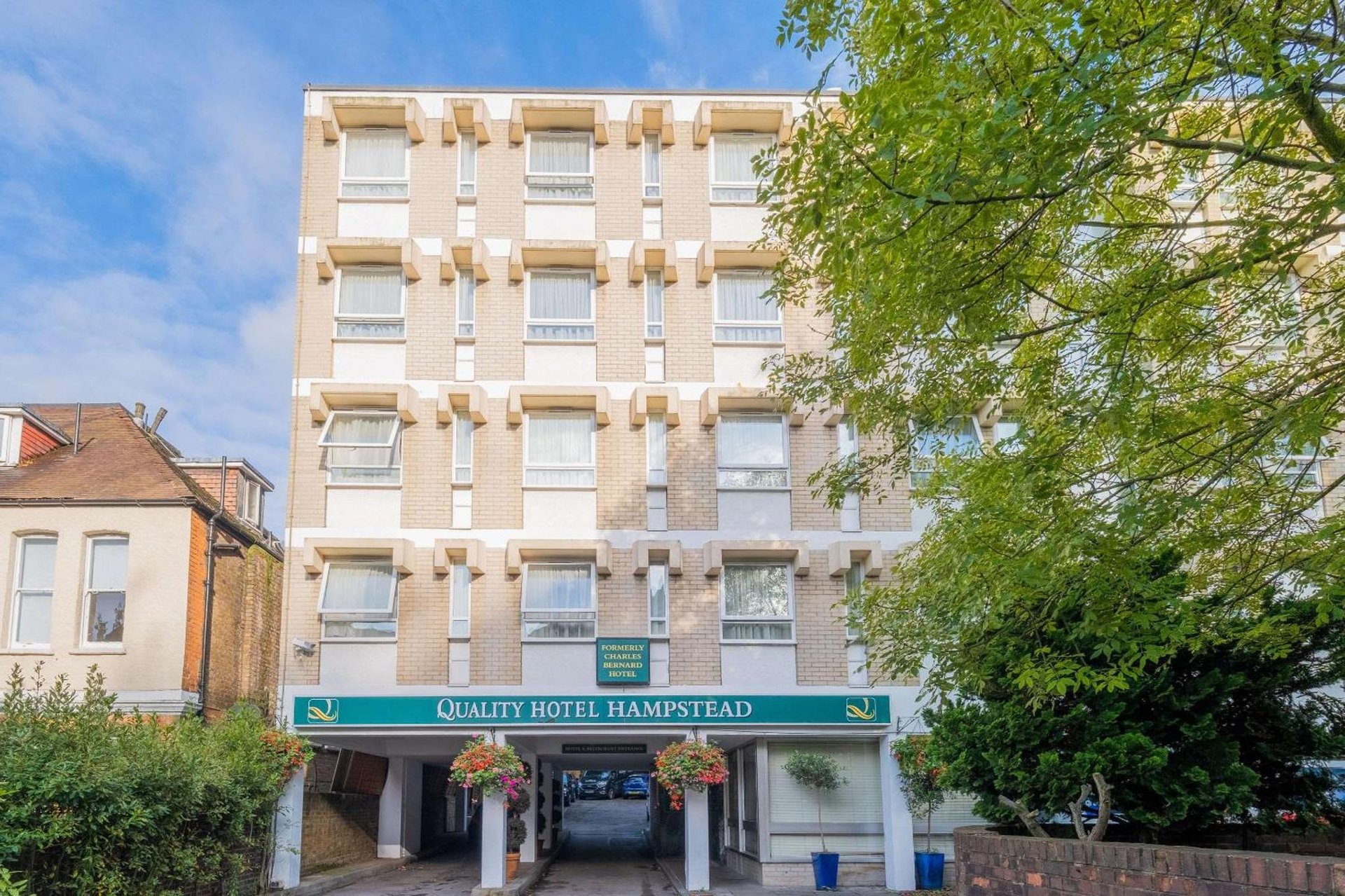 Quality Hotel Hampstead - Image 1