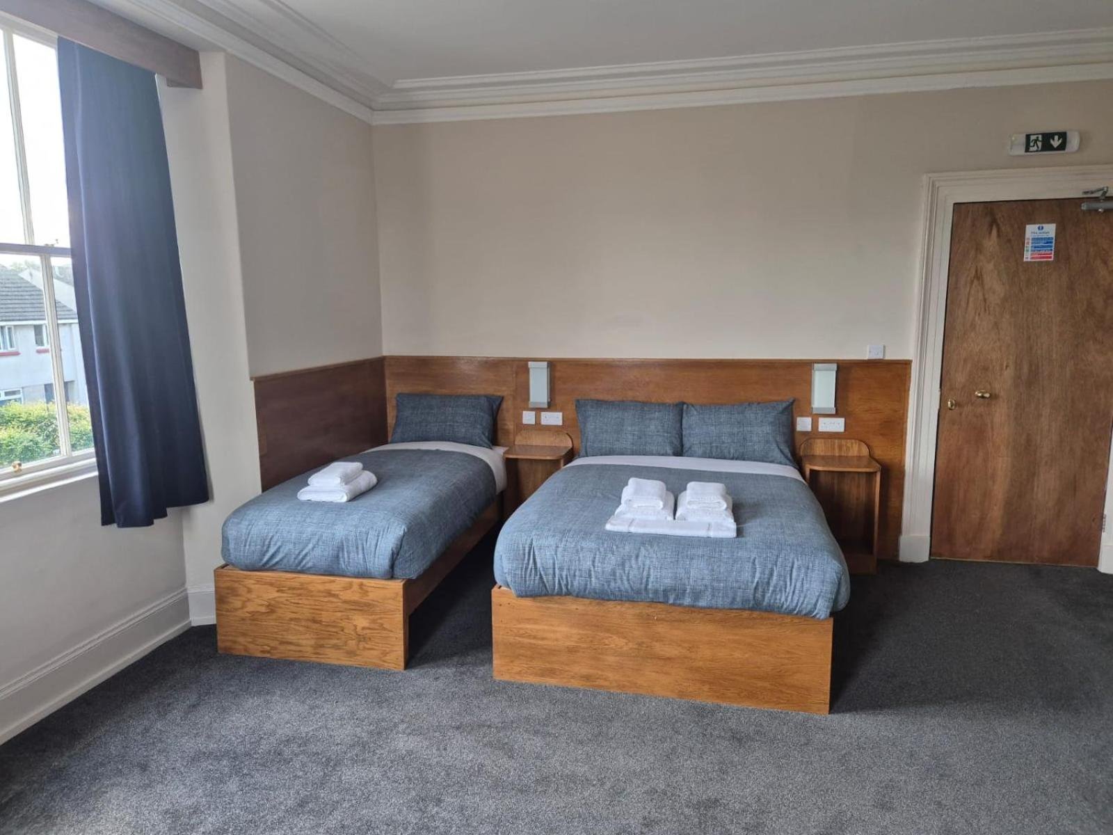 Bank House - Image 3