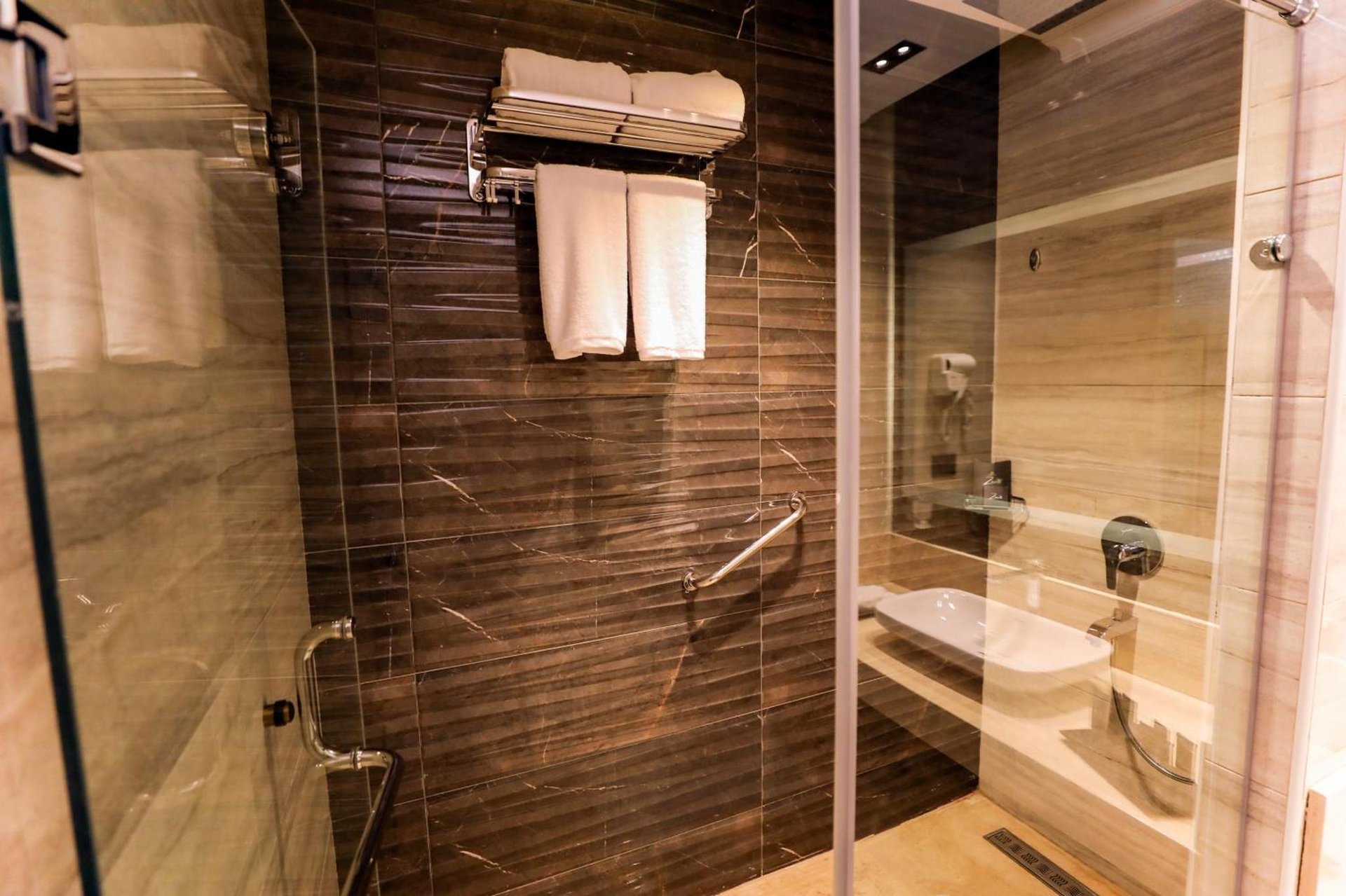 Photo of Deluxe Queen Room #5