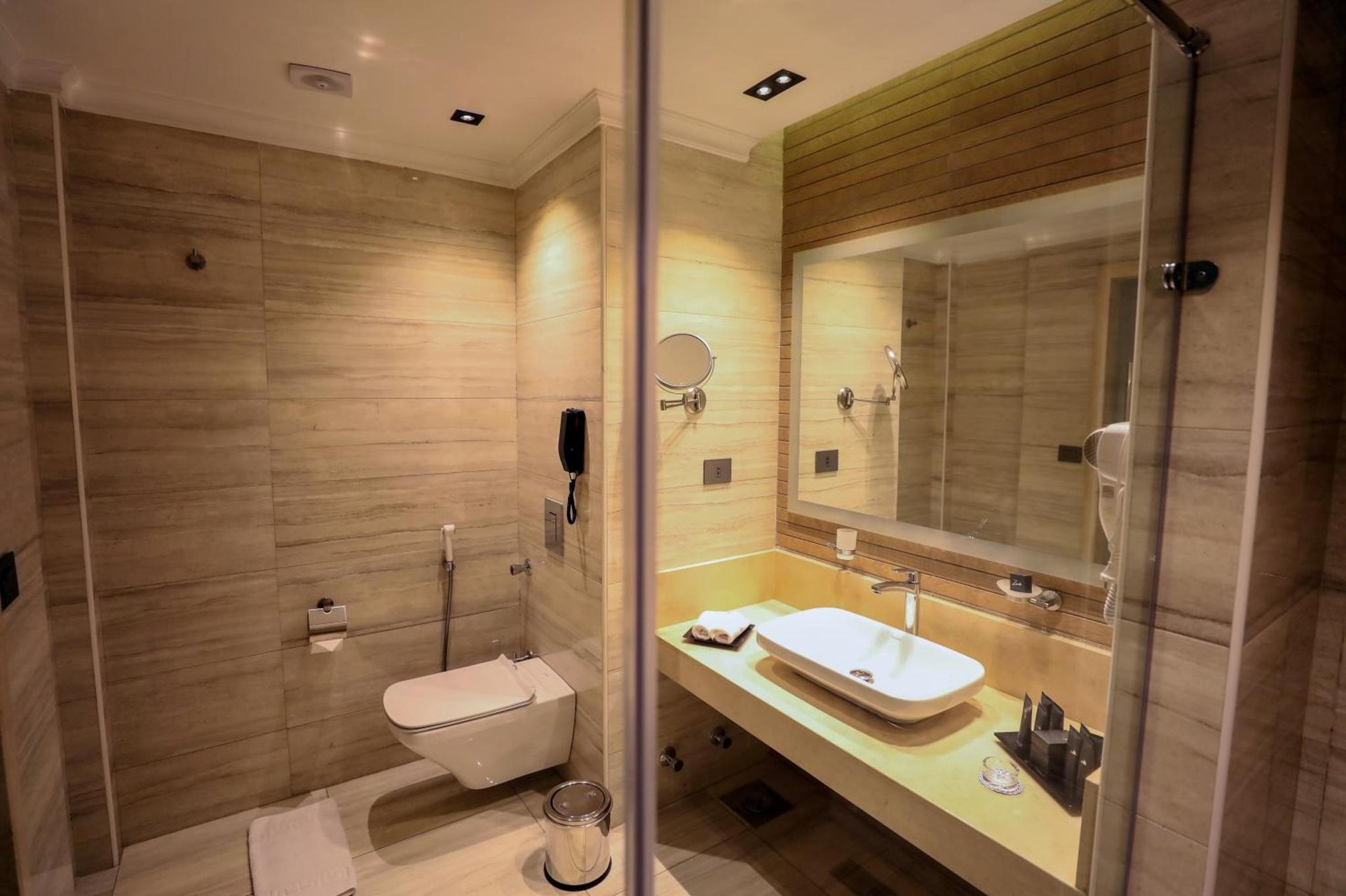 Photo of Deluxe Queen Room #0